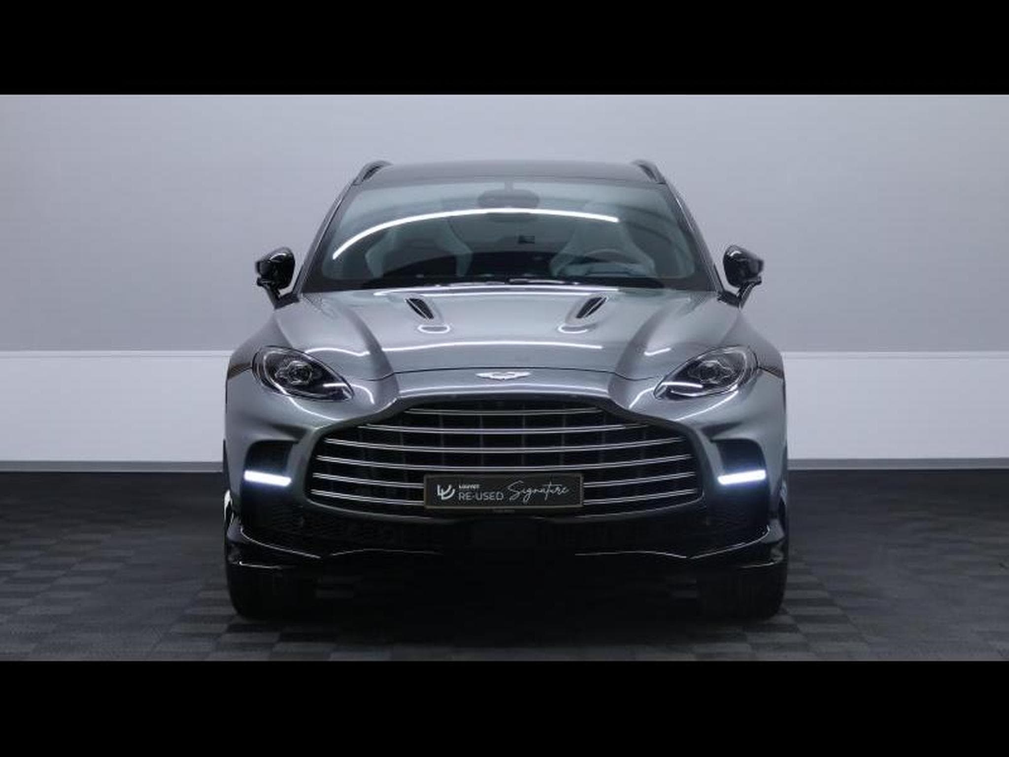 Aston-Martin DBX 707 (2022) - Photo 2