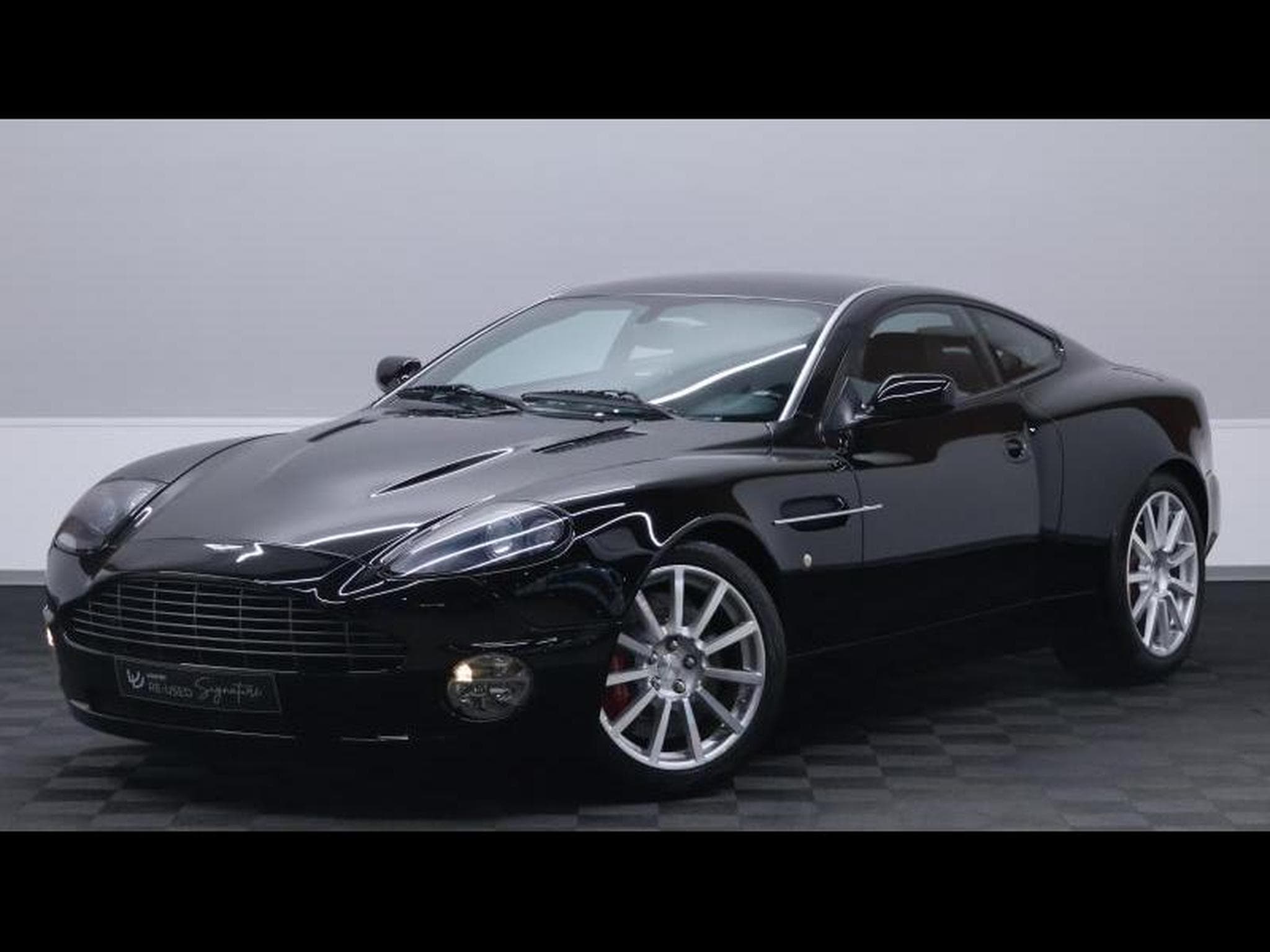 Aston-Martin V12 5.9 V12 469Ch (2004) - Photo 1