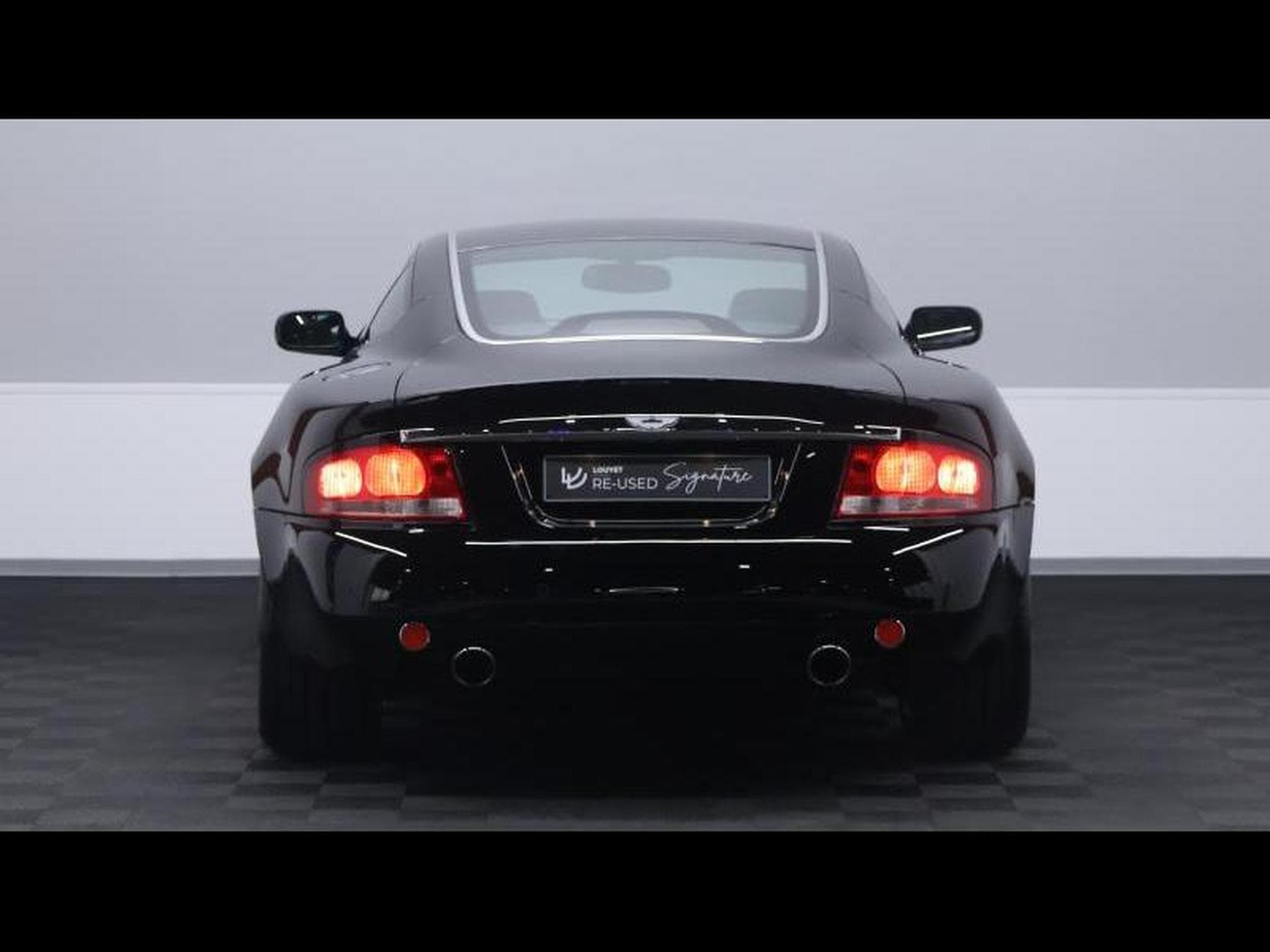 Aston-Martin V12 5.9 V12 469Ch (2004) - Photo 5