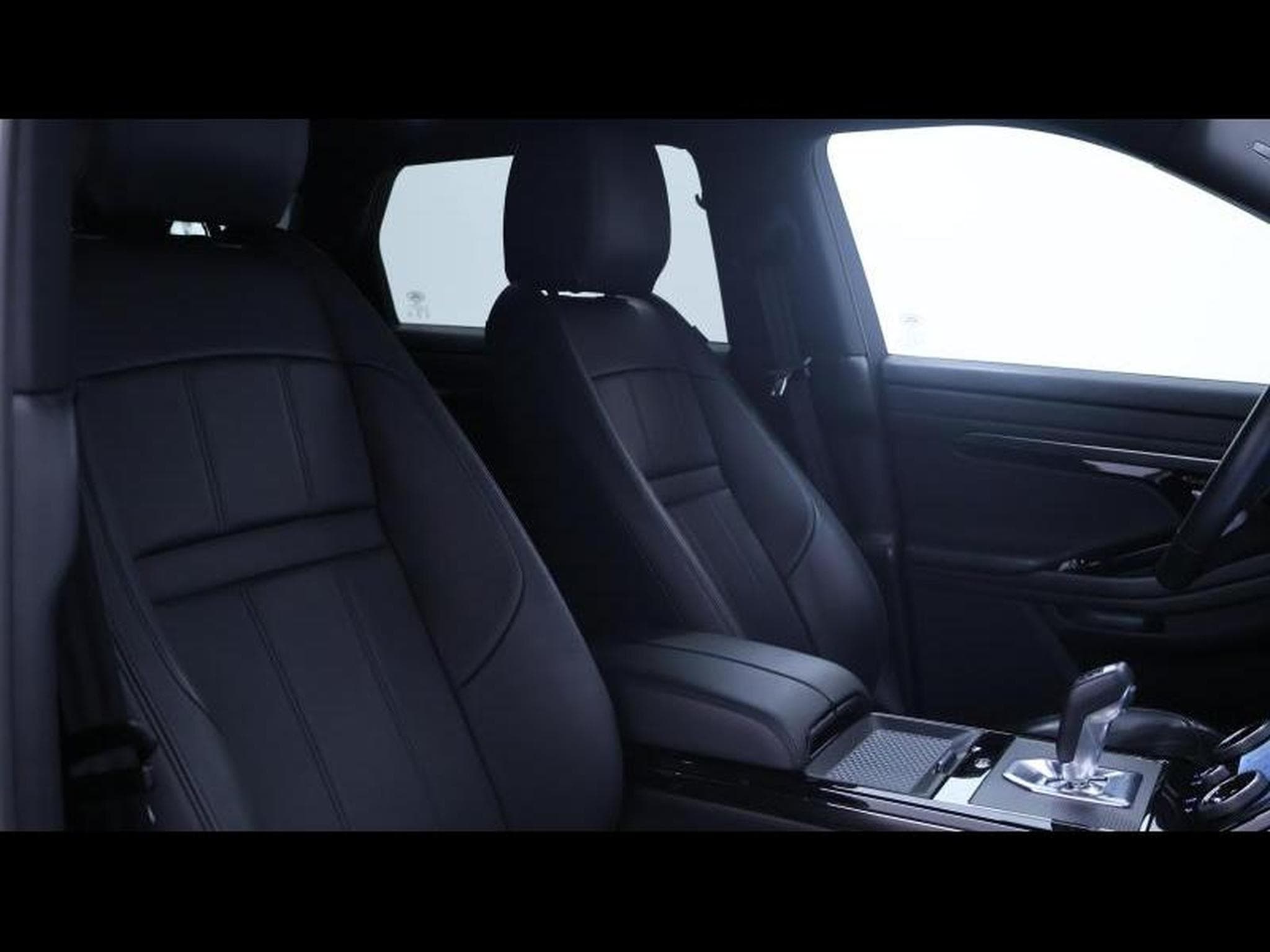 Land-Rover Range Rover Evoque D165 R-Dynamic S AWD Auto (2023) - Photo 12