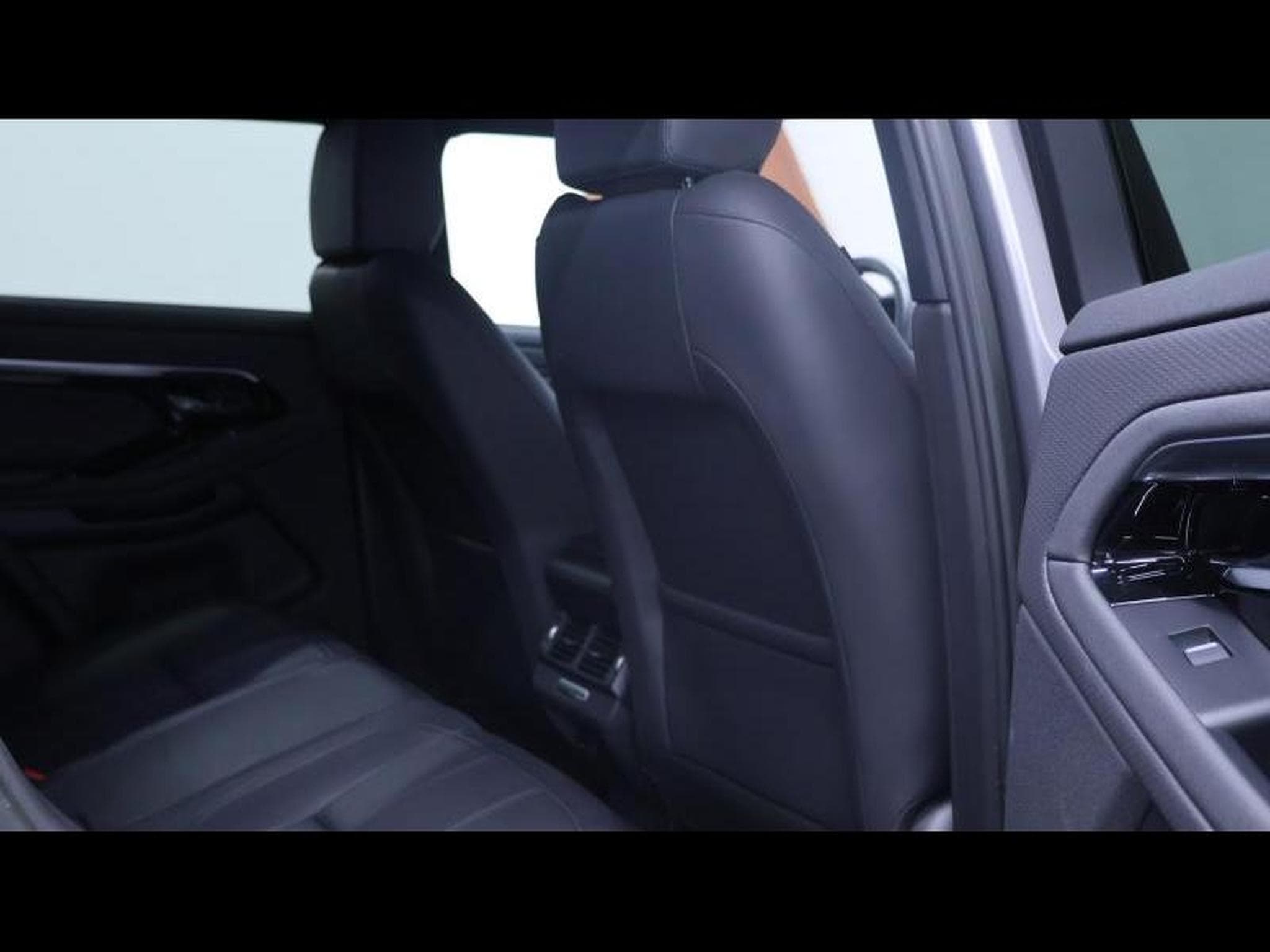 Land-Rover Range Rover Evoque D165 R-Dynamic S AWD Auto (2023) - Photo 13