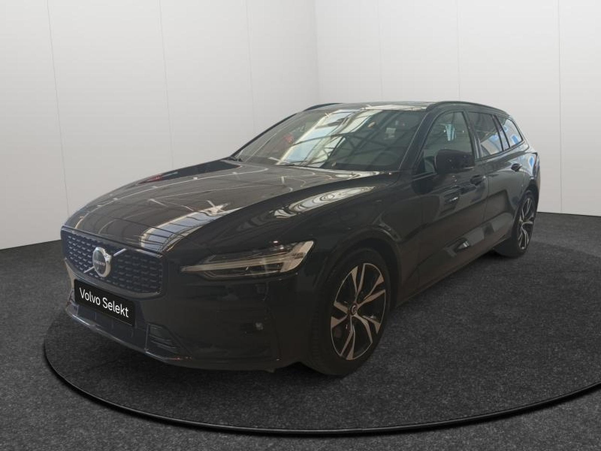 Volvo V60 B4 Plus Dark / Essence (2025) - Photo 1