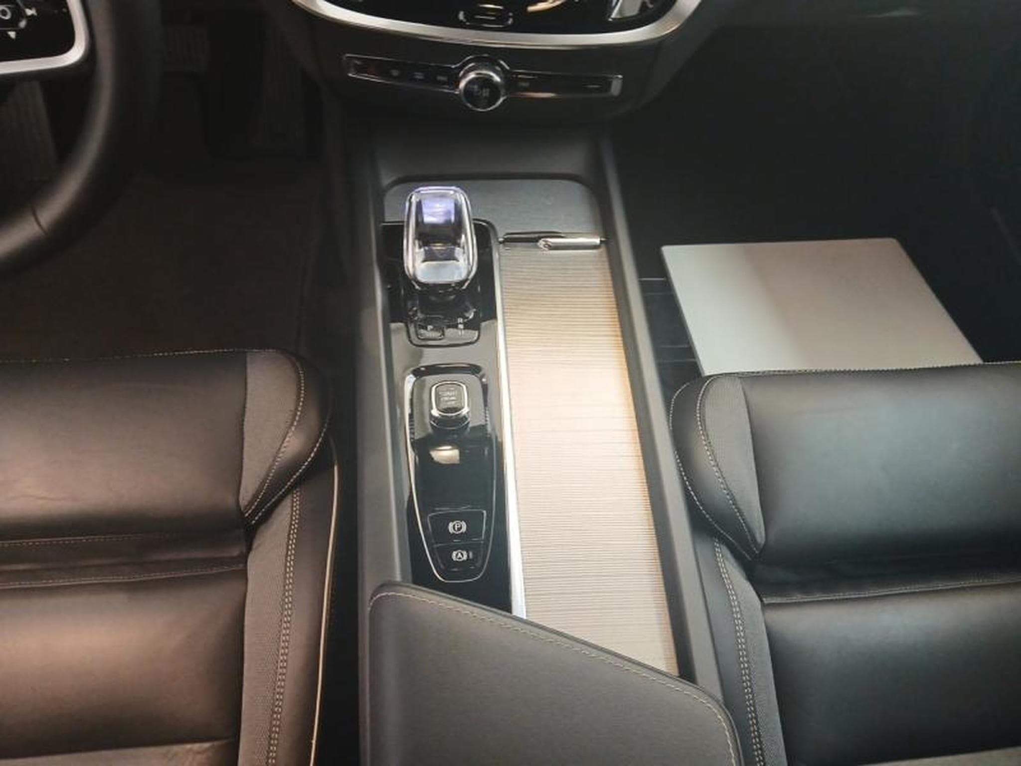 Volvo V60 B4 Plus Dark / Essence (2025) - Photo 10