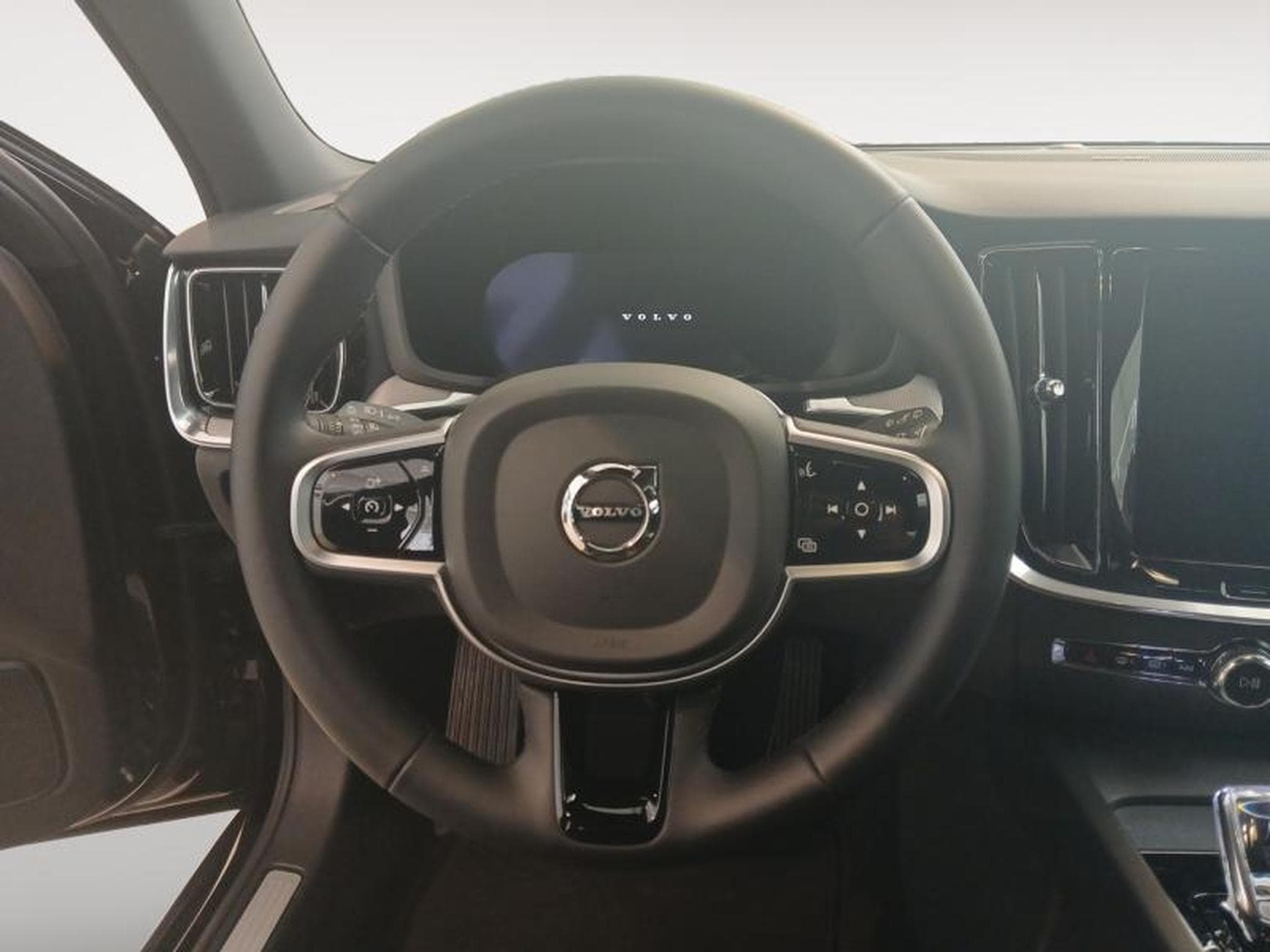 Volvo V60 B4 Plus Dark / Essence (2025) - Photo 11