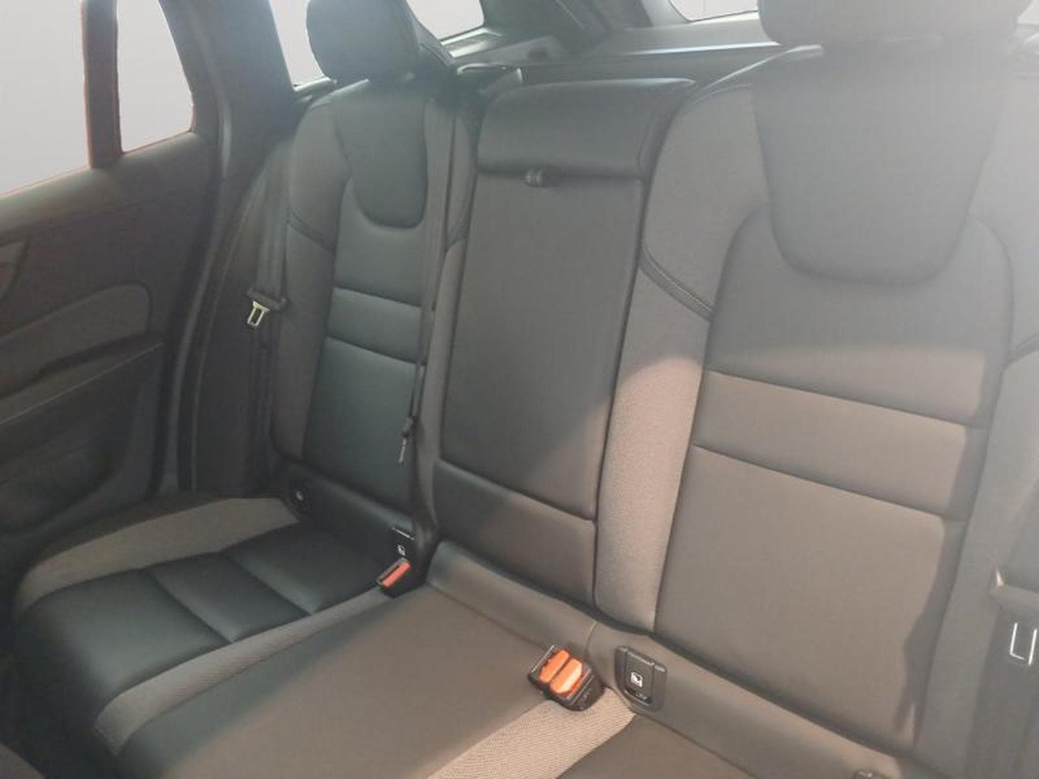 Volvo V60 B4 Plus Dark / Essence (2025) - Photo 12