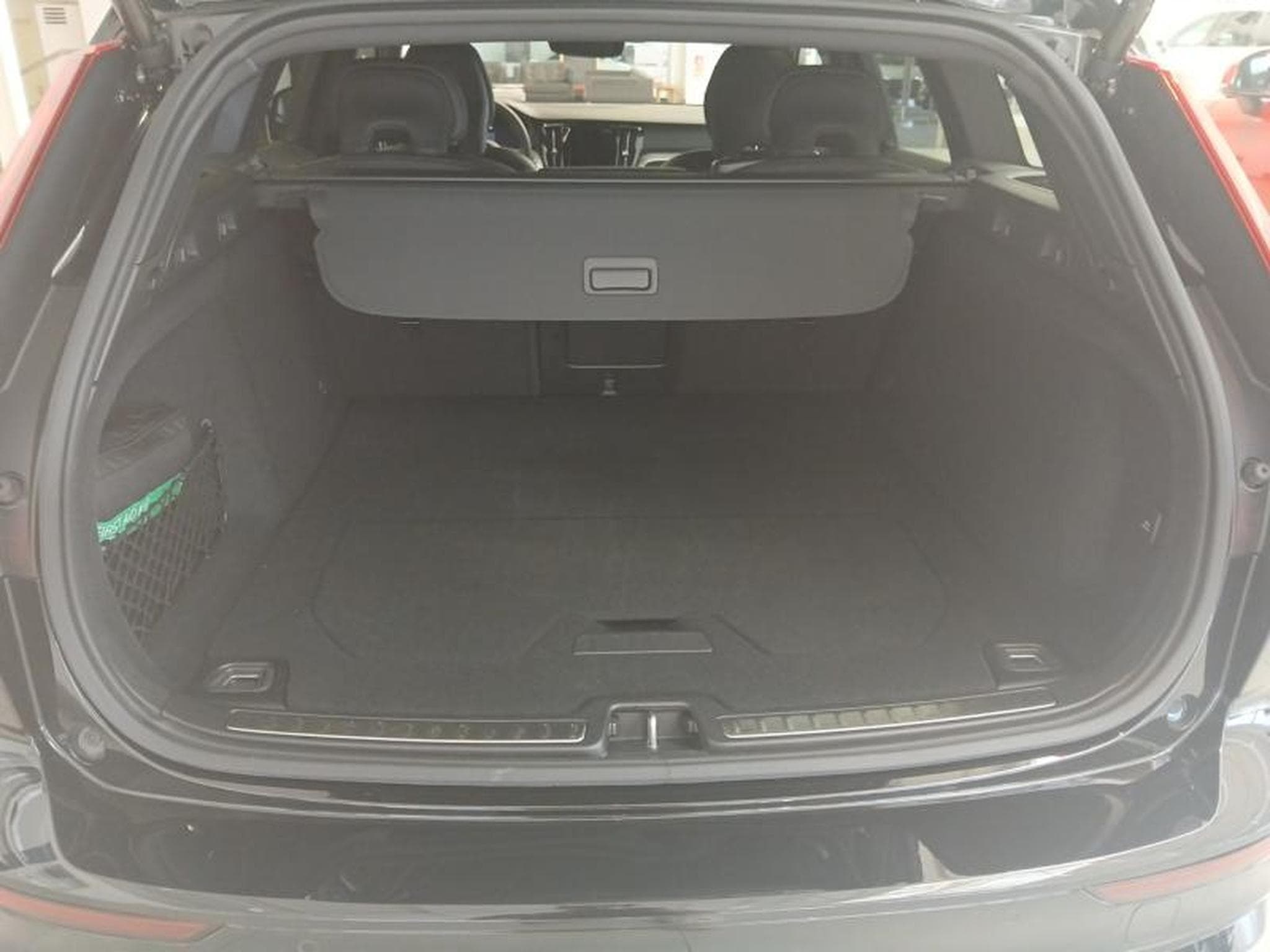Volvo V60 B4 Plus Dark / Essence (2025) - Photo 18