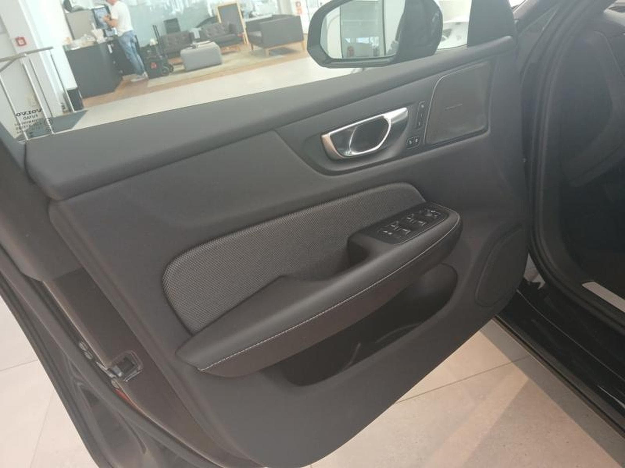 Volvo V60 B4 Plus Dark / Essence (2025) - Photo 19