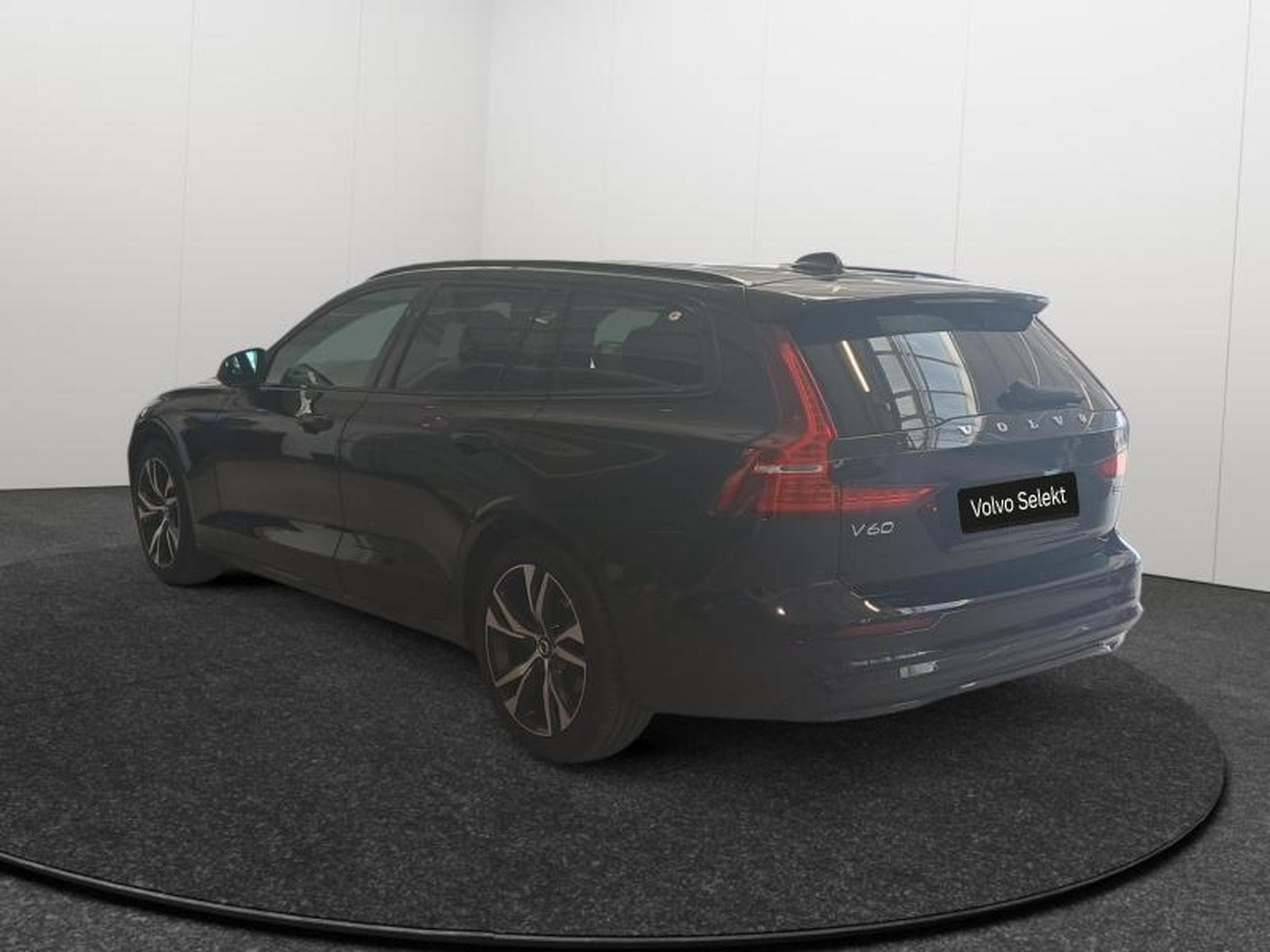 Volvo V60 B4 Plus Dark / Essence (2025) - Photo 2