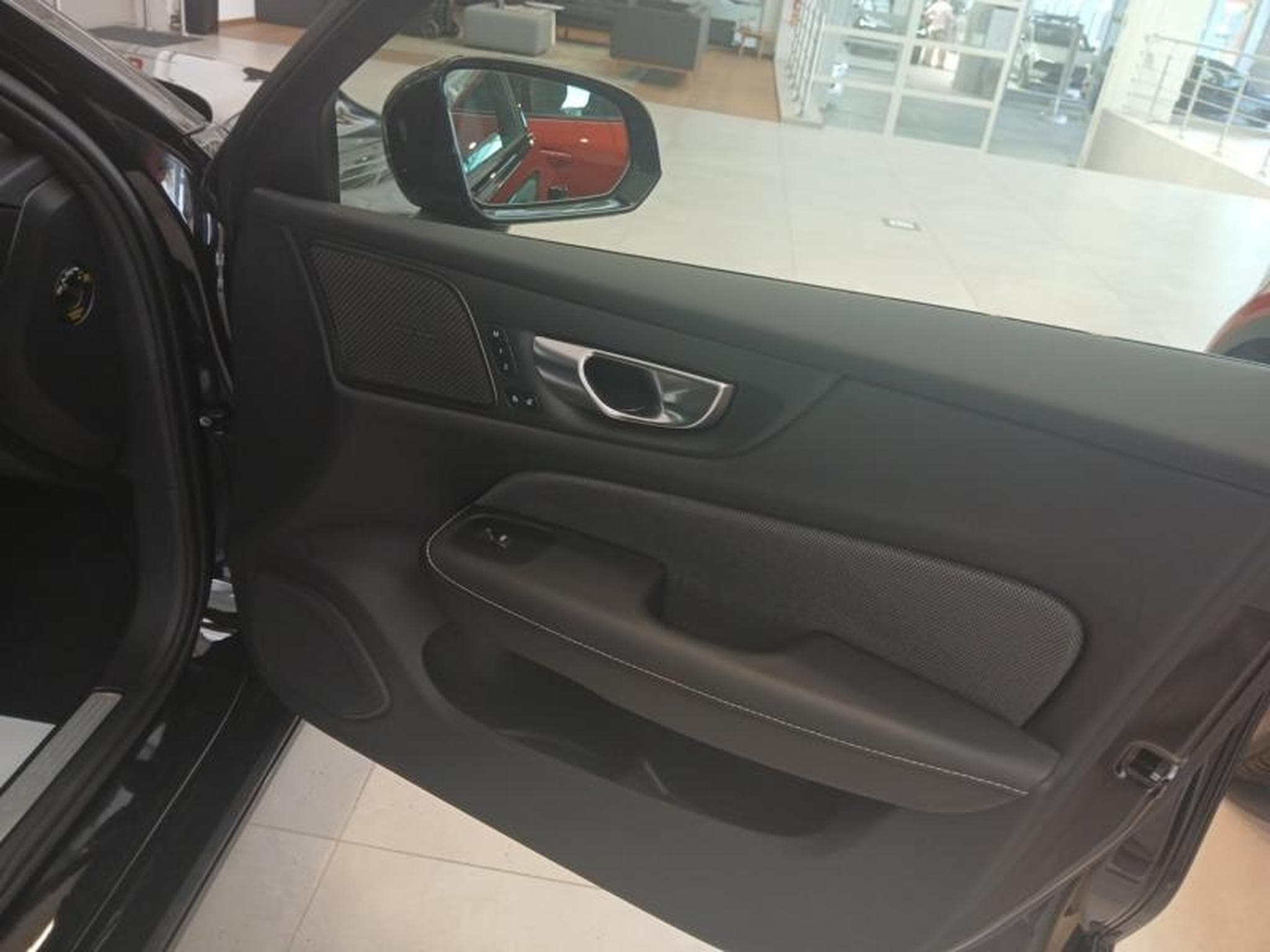 Volvo V60 B4 Plus Dark / Essence (2025) - Photo 20