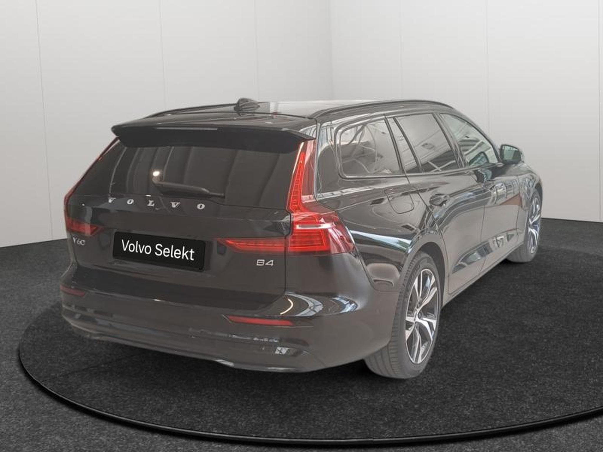 Volvo V60 B4 Plus Dark / Essence (2025) - Photo 4