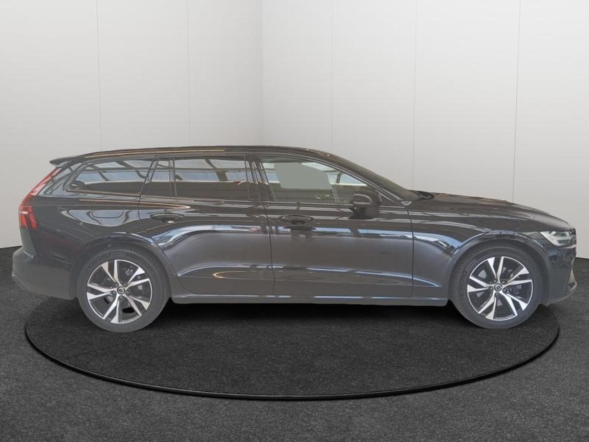 Volvo V60 B4 Plus Dark / Essence (2025) - Photo 5