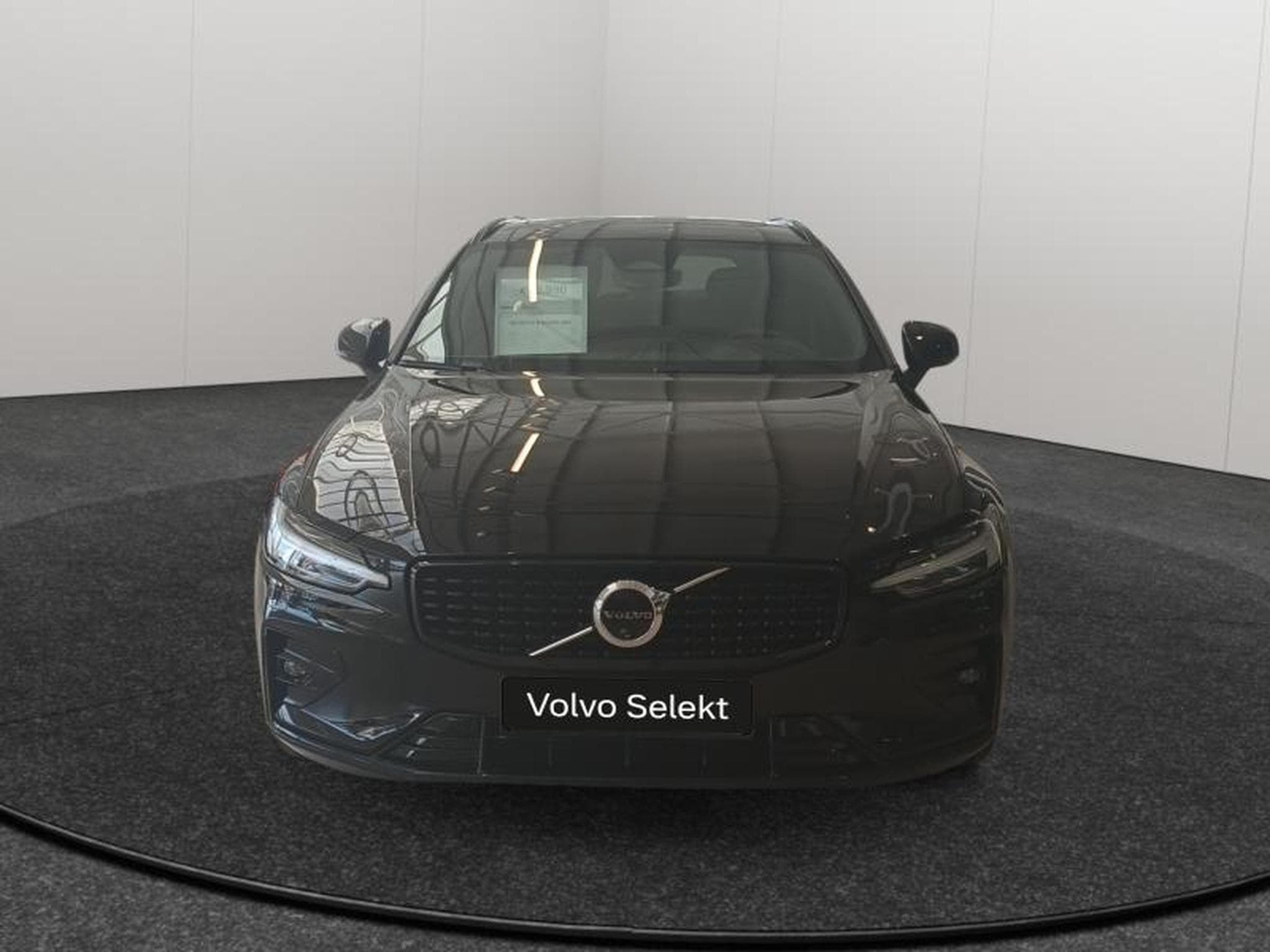 Volvo V60 B4 Plus Dark / Essence (2025) - Photo 7