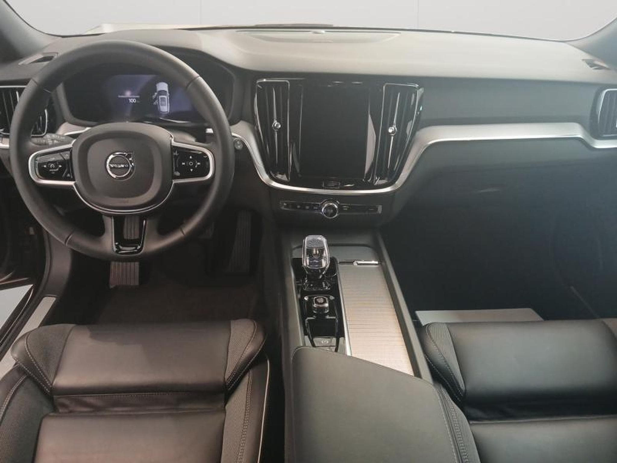 Volvo V60 B4 Plus Dark / Essence (2025) - Photo 9
