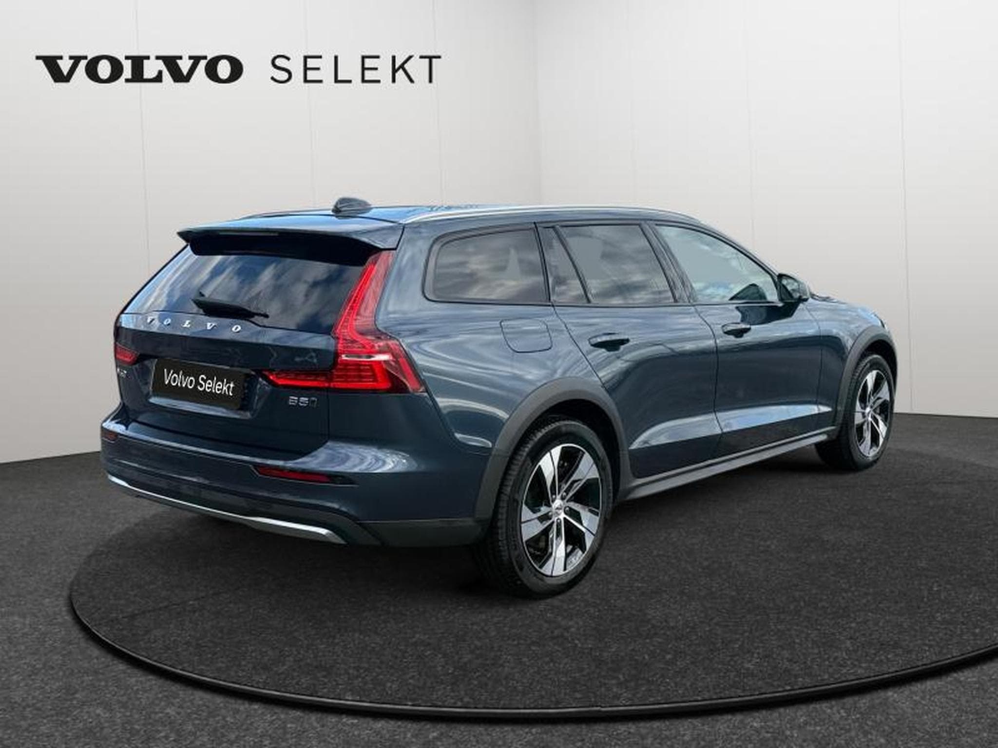 Volvo V60 B5 AWD / Essence (2023) - Photo 2