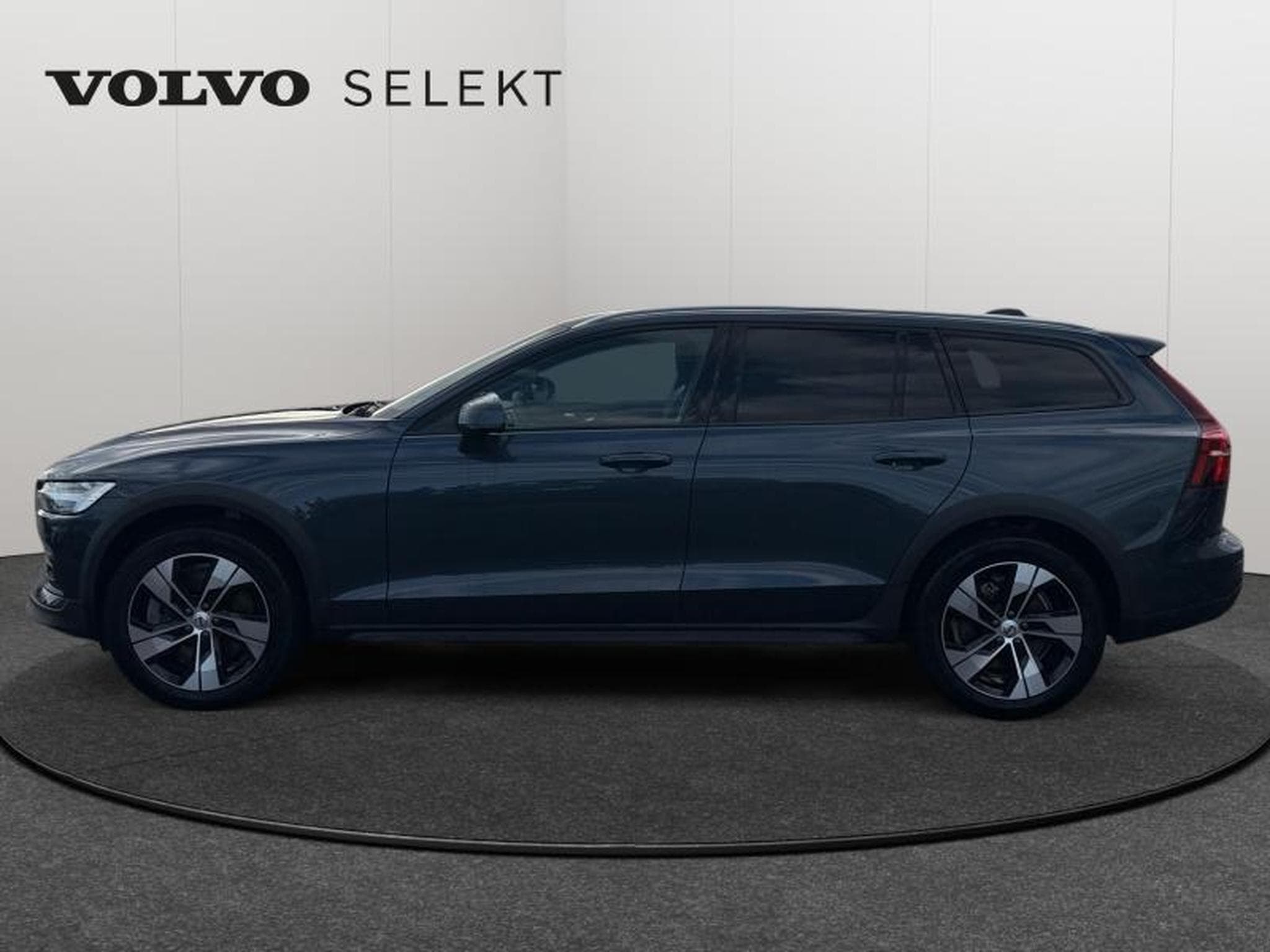 Volvo V60 B5 AWD / Essence (2023) - Photo 4