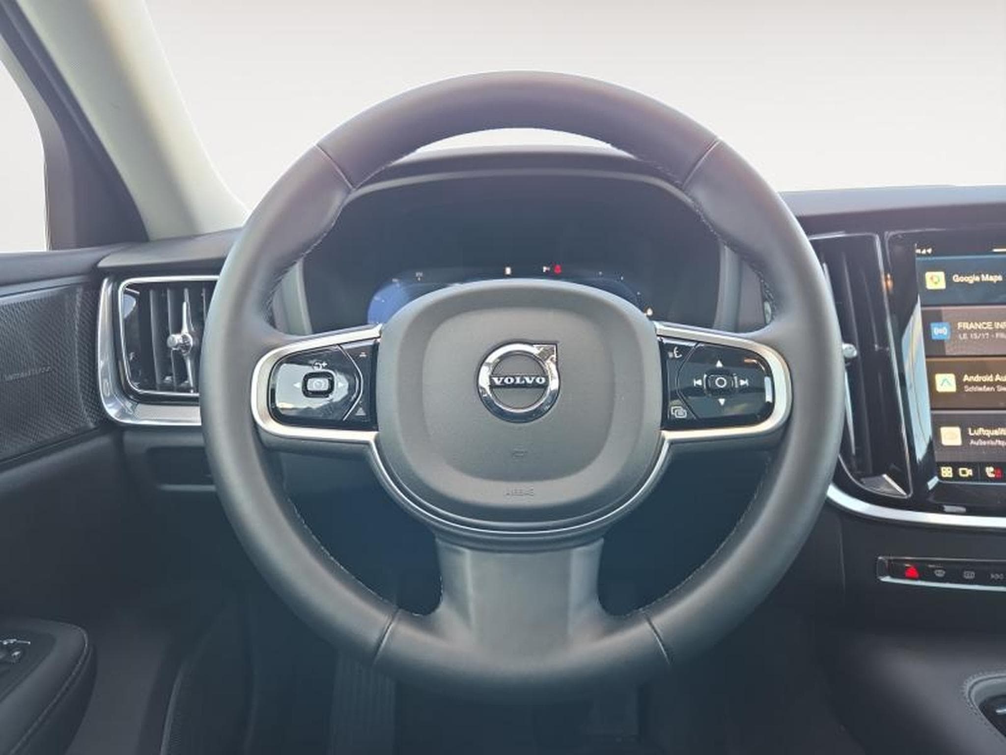 Volvo V60 T6 Plus Dark / Hybride (2025) - Photo 12
