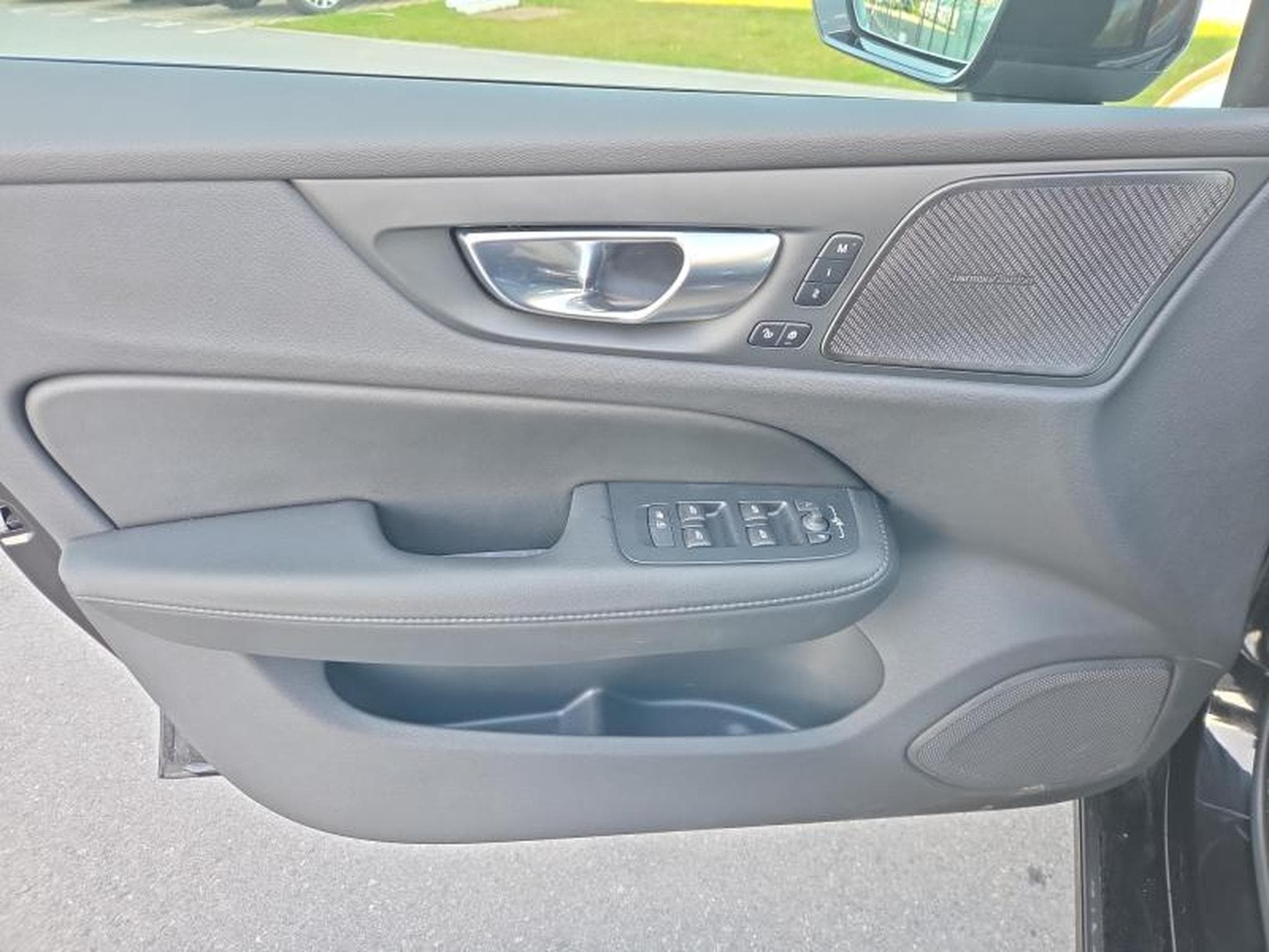 Volvo V60 T6 Plus Dark / Hybride (2025) - Photo 20