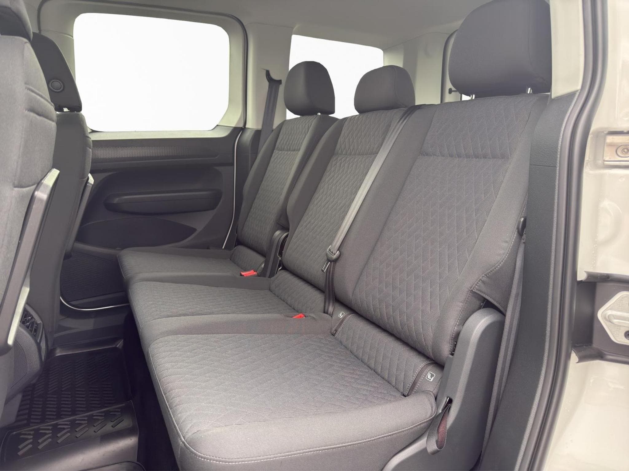 VW Caddy Life (2026) - Photo 12