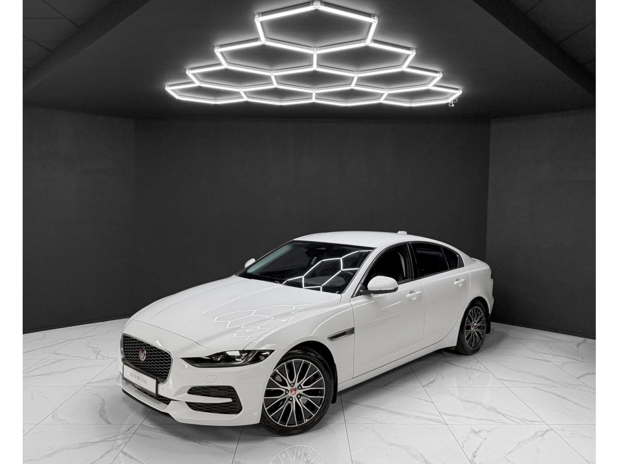 Jaguar XE P300 AWD HSE (2022) - Photo 1