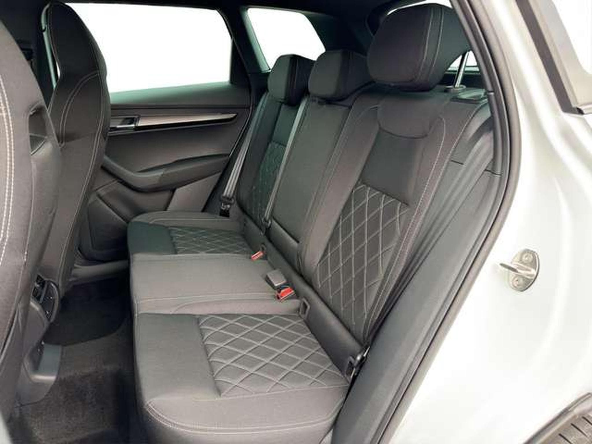 Skoda Karoq Sportline 1.5 DSG/ACC/AHK/FHZ/5-J Garantie (2026) - Photo 13