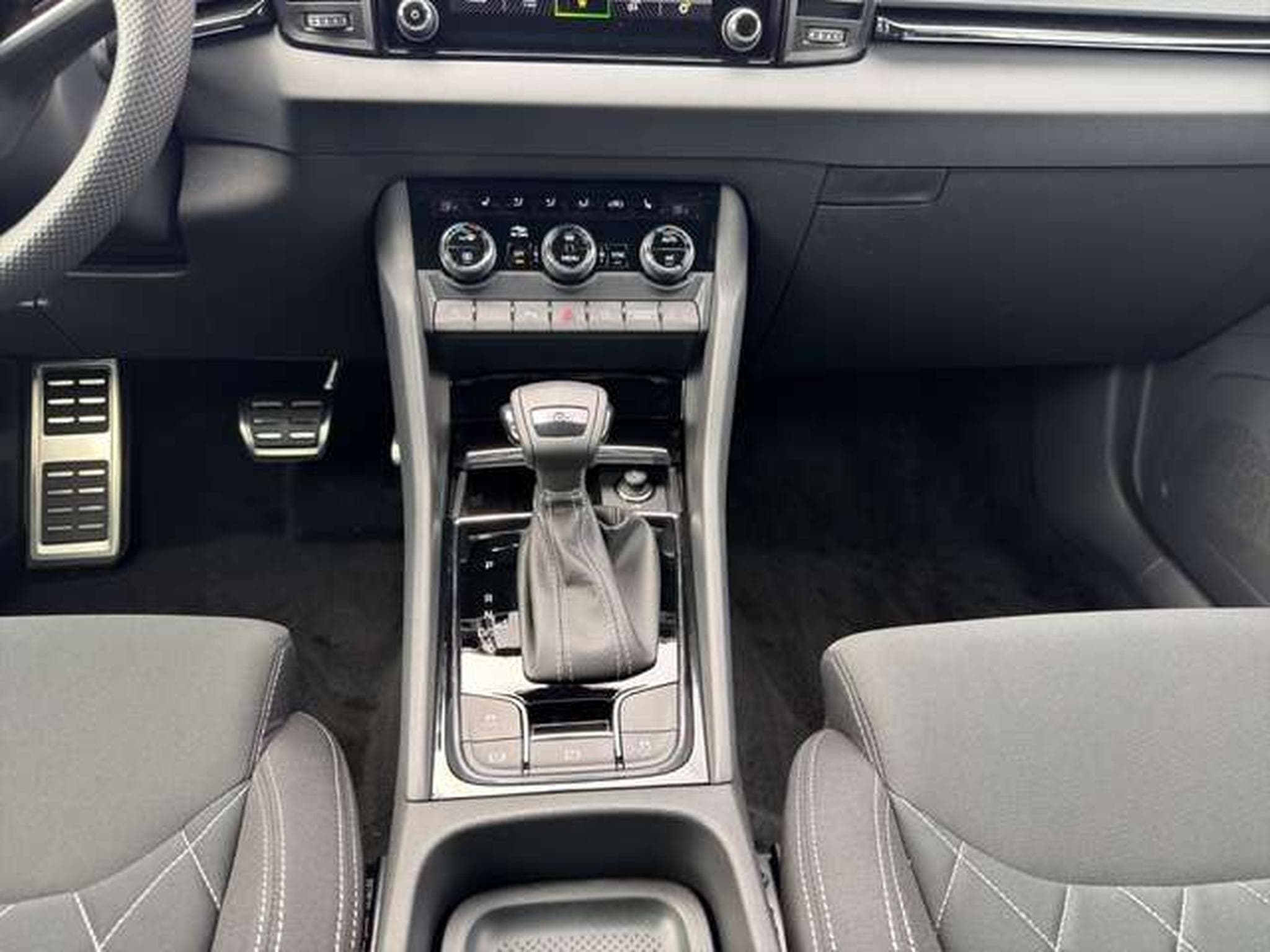 Skoda Karoq Sportline 1.5 DSG/ACC/AHK/FHZ/5-J Garantie (2026) - Photo 15