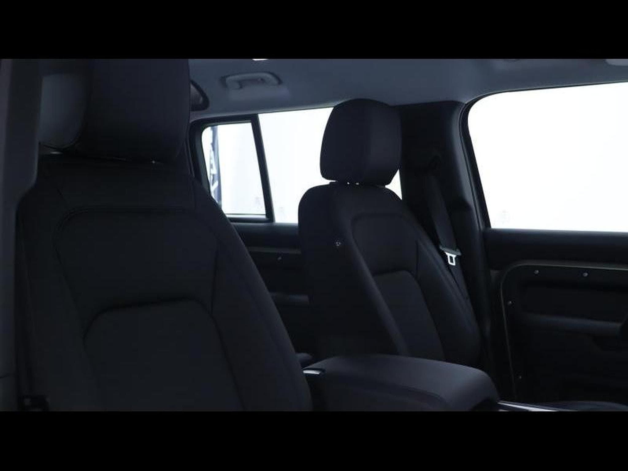 Land-Rover Defender 110 S D200 AWD Auto (2025) - Photo 12