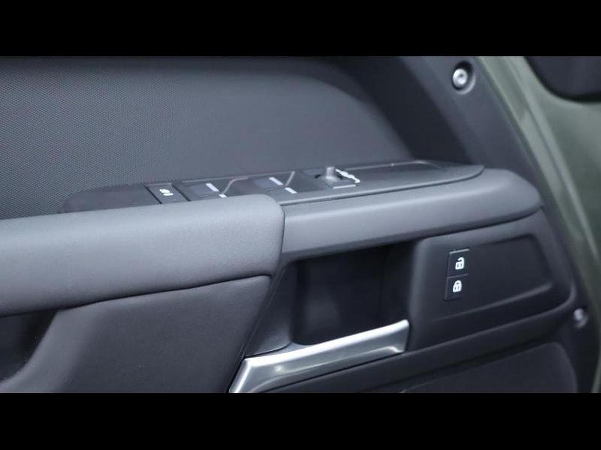 Land-Rover Defender 110 S D200 AWD Auto (2025) - Photo 24