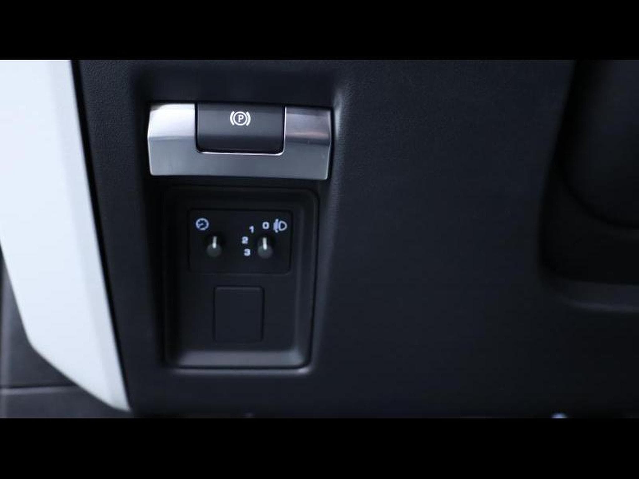 Land-Rover Defender 110 S D200 AWD Auto (2025) - Photo 27