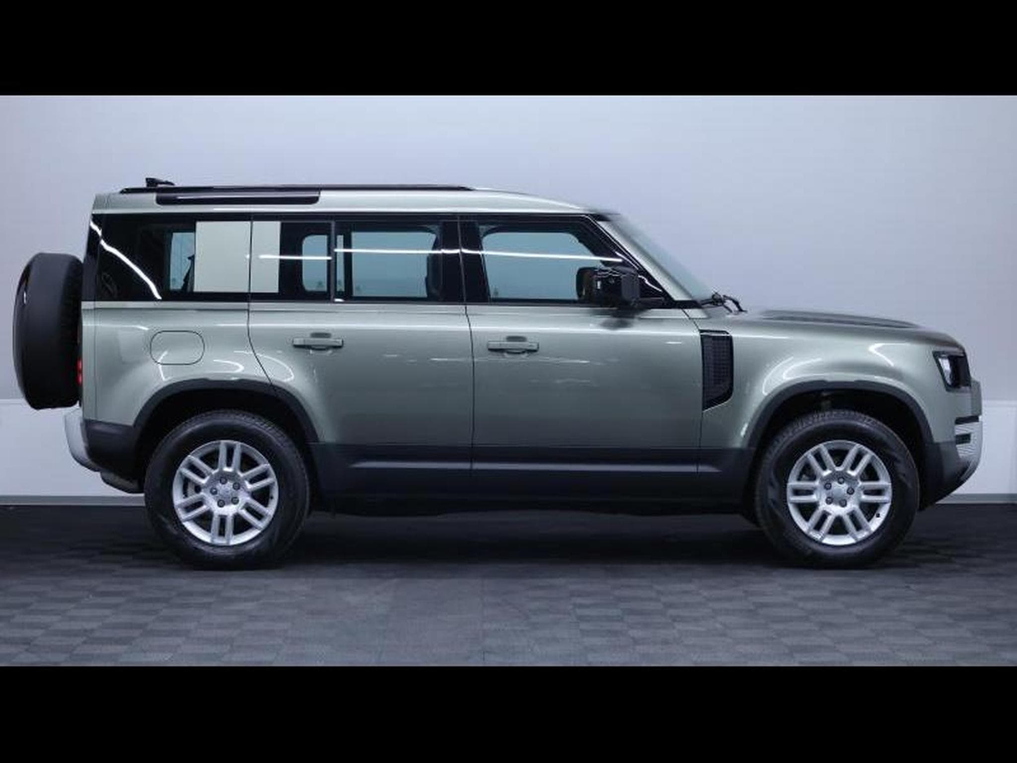 Land-Rover Defender 110 S D200 AWD Auto (2025) - Photo 4