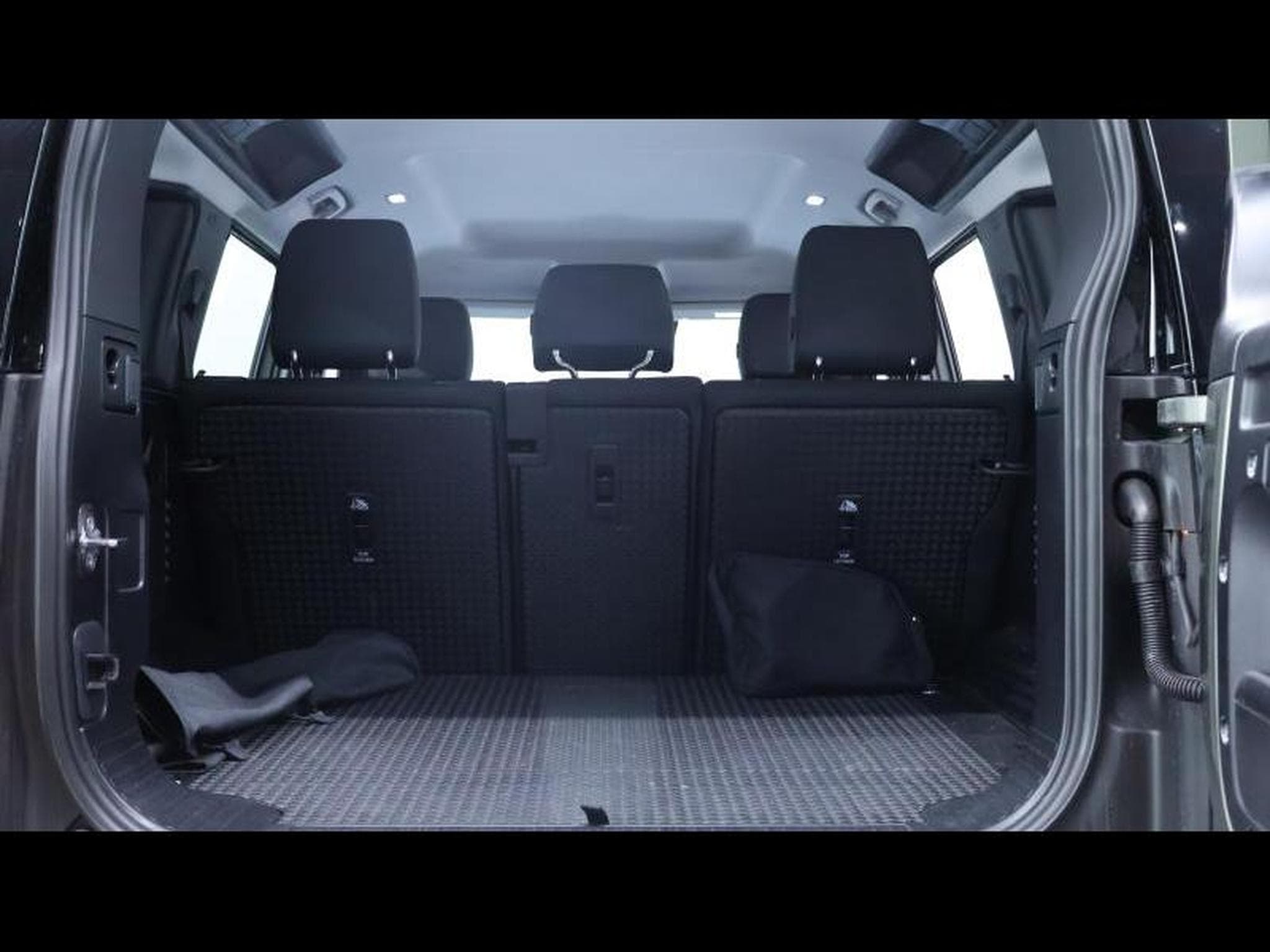 Land-Rover Defender 110 S D200 AWD Auto (2025) - Photo 7