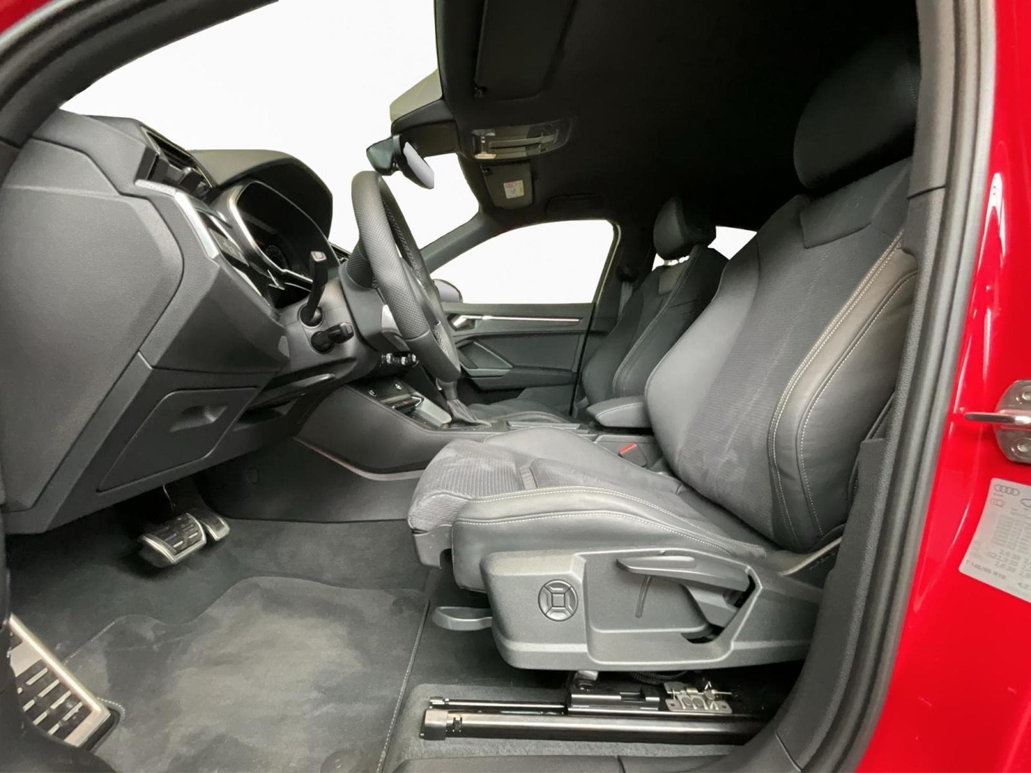 Audi Q3 SB+S-Line+35TFSI+S-Tronic (2024) - Photo 11