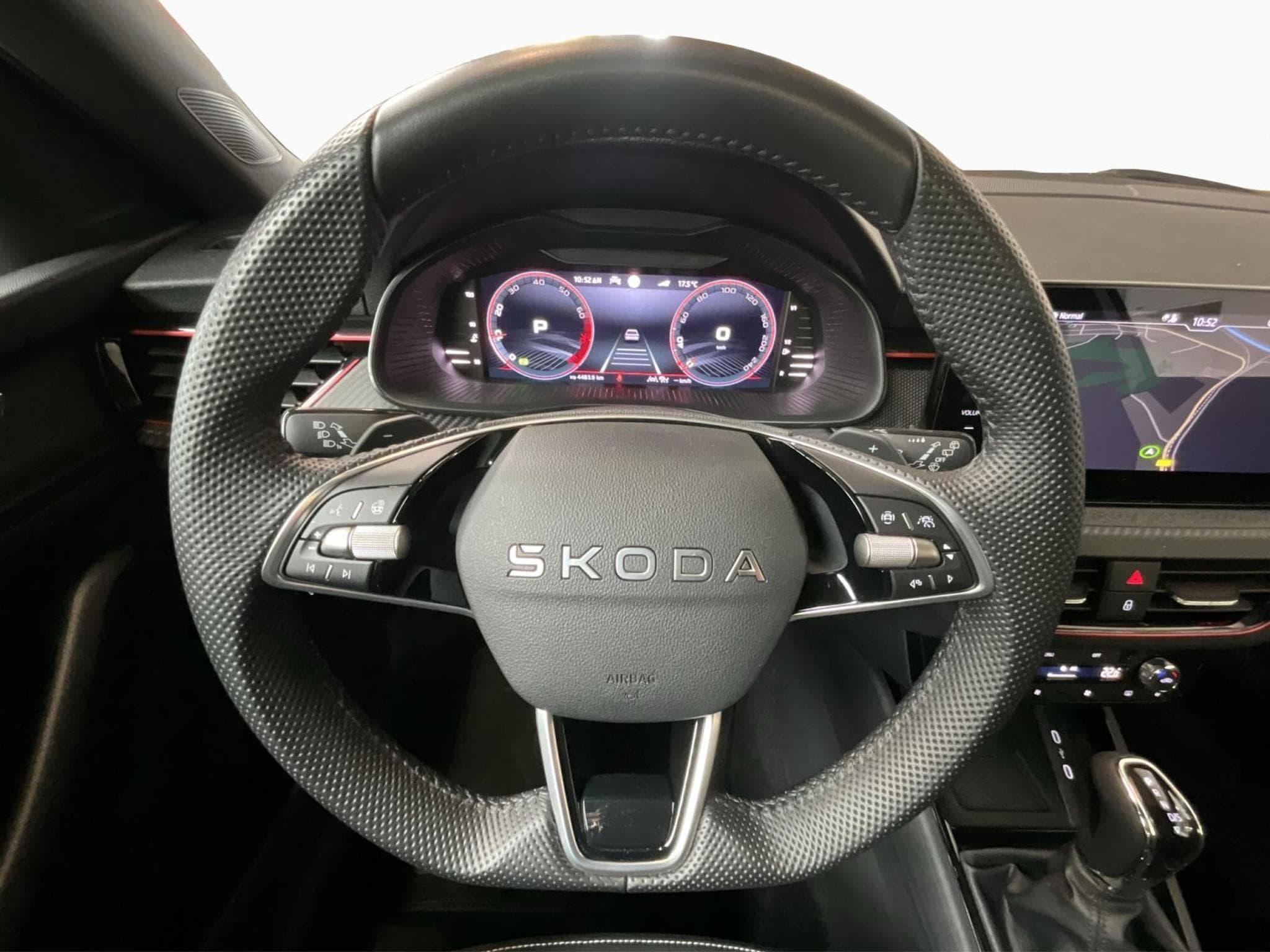 Skoda Kamiq Monte-Carlo+DSG+Pano+LED (2025) - Photo 10