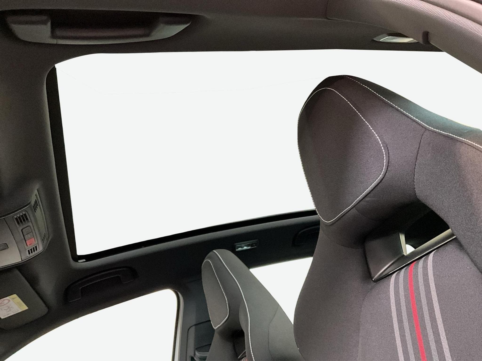 Skoda Kamiq Monte-Carlo+DSG+Pano+LED (2025) - Photo 15