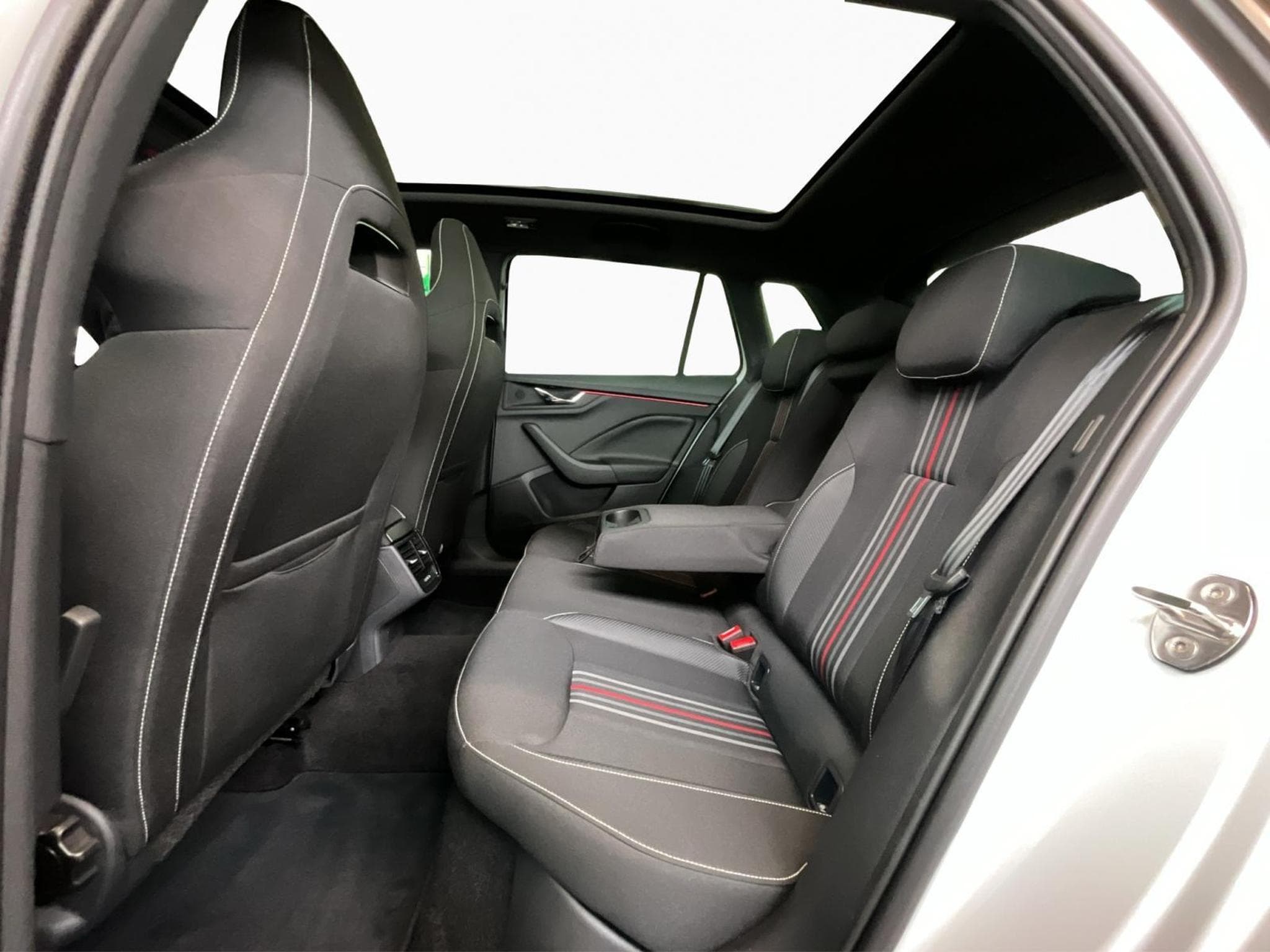 Skoda Kamiq Monte-Carlo+DSG+Pano+LED (2025) - Photo 16