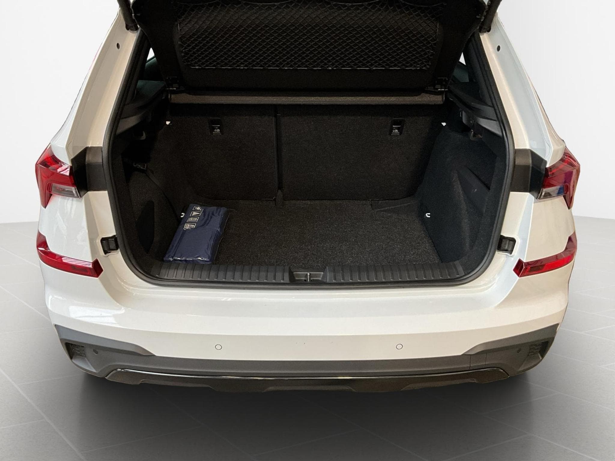 Skoda Kamiq Monte-Carlo+DSG+Pano+LED (2025) - Photo 17
