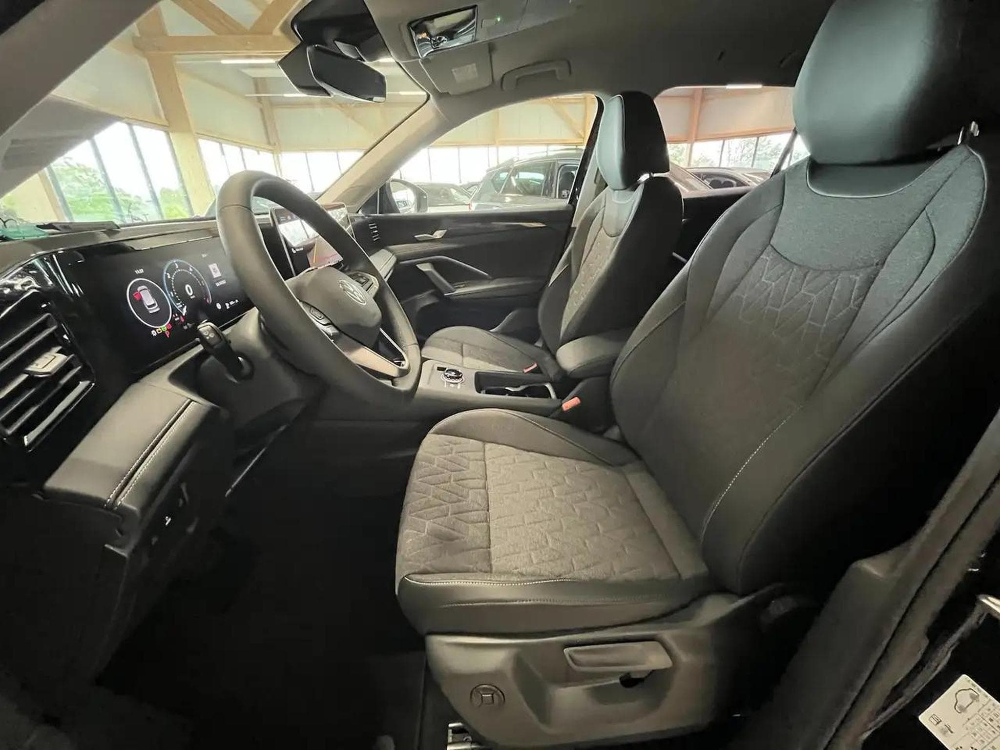 VW Tiguan (2025) - Photo 9