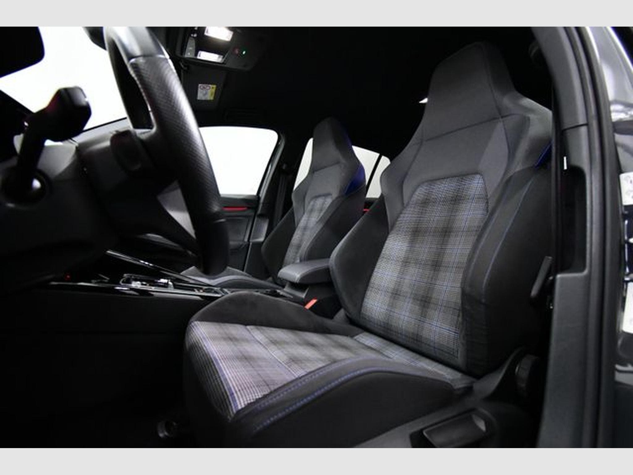 VW Golf Golf VIII Lim. GTE eHybrid, Navi, 18", R-View, P (2023) - Photo 7