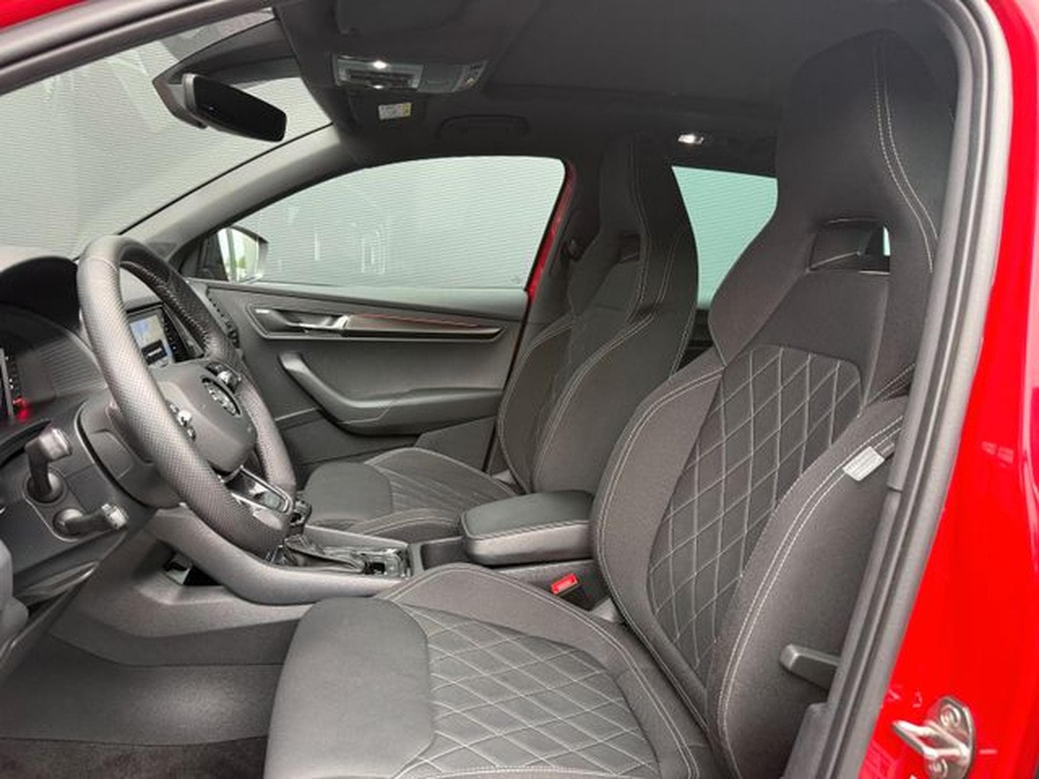 Skoda Karoq Karoq 2.0TSI Sportline 4x4 DSG Pano 19" Kamera (2020) - Photo 9