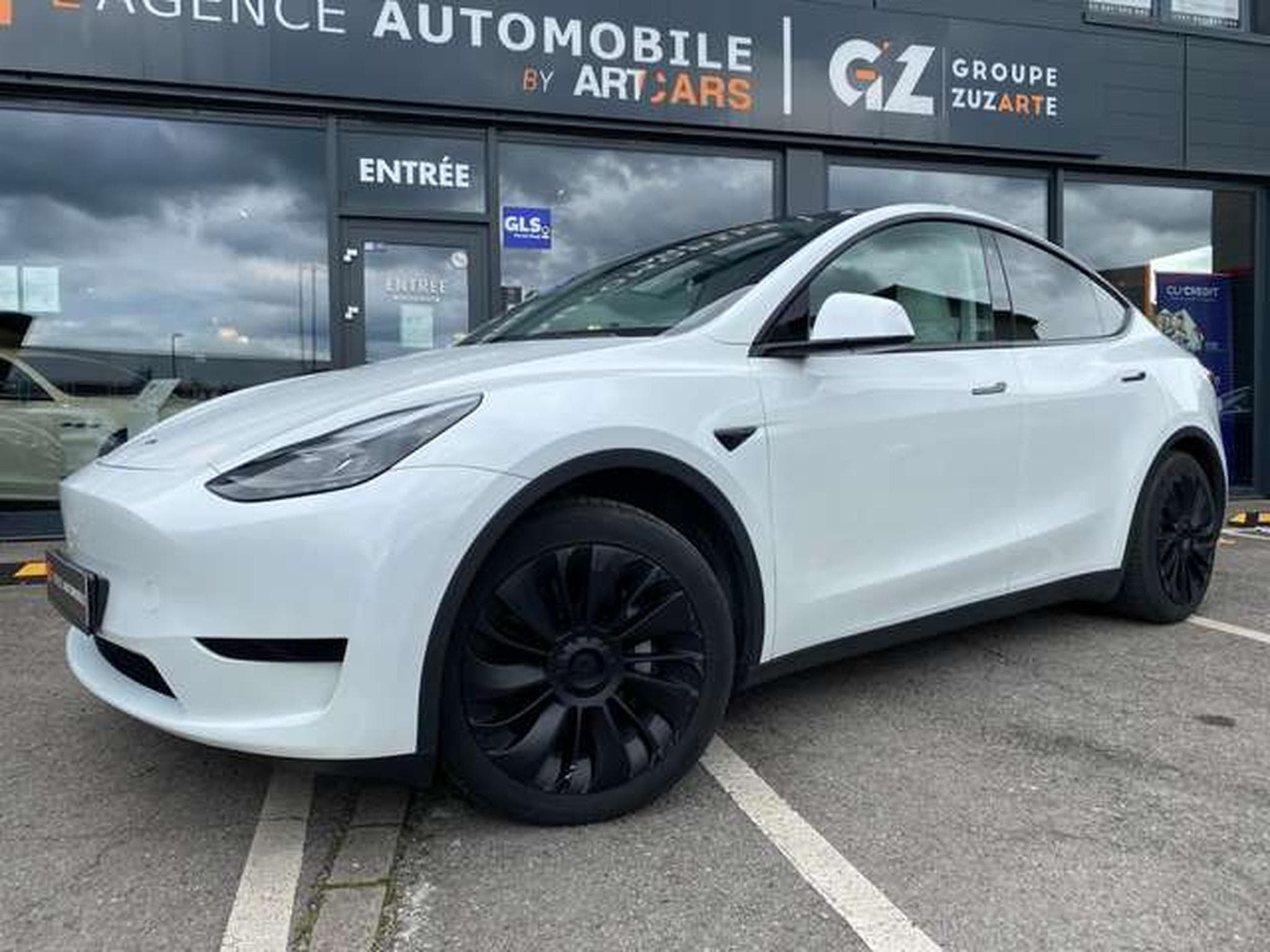 Tesla Model Y Model Y RWD  garantie constructeur 02/28 (2024) - Photo 2
