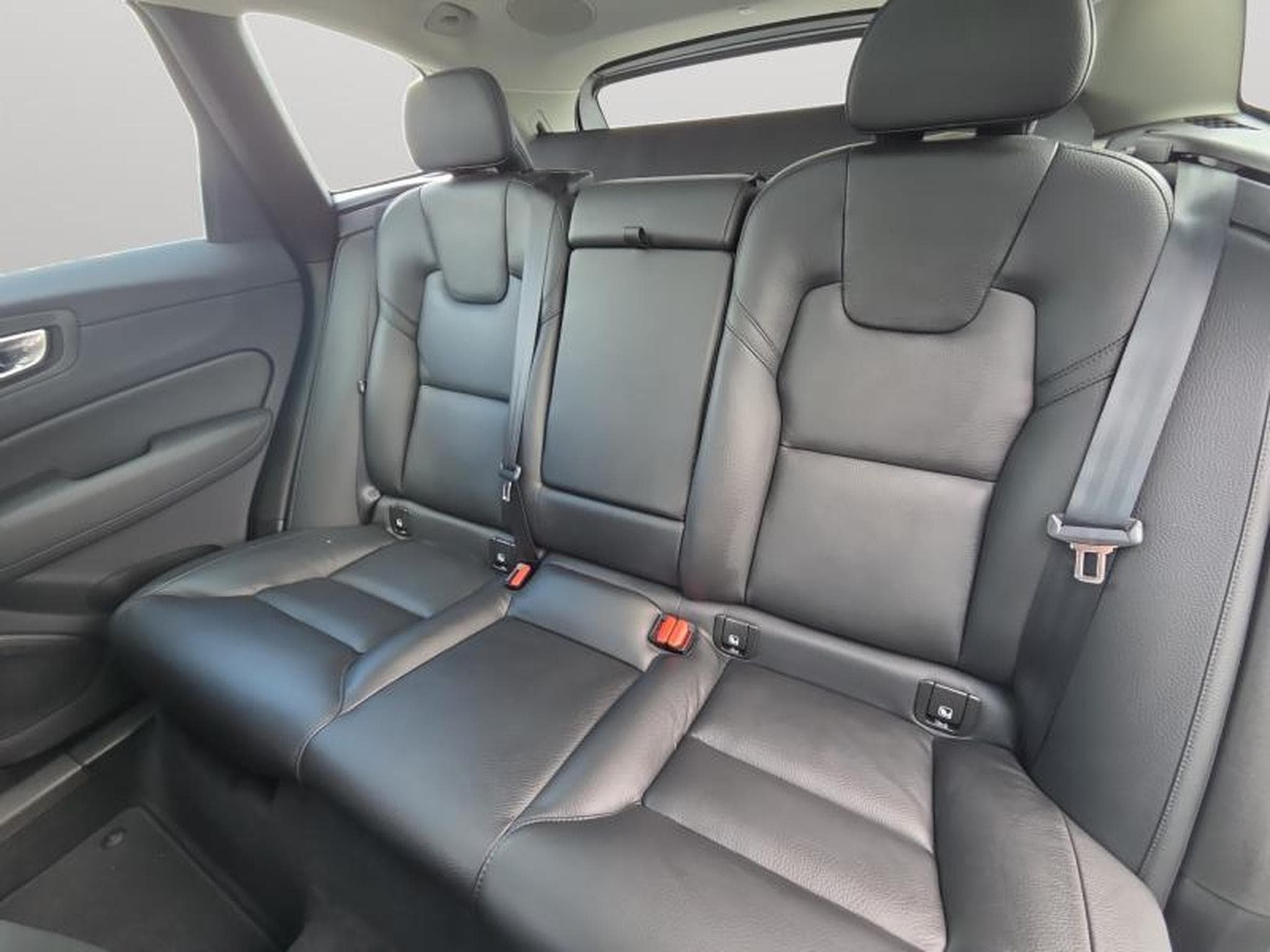 Volvo XC60 B4 Ultimate Bright / Essence (2022) - Photo 15