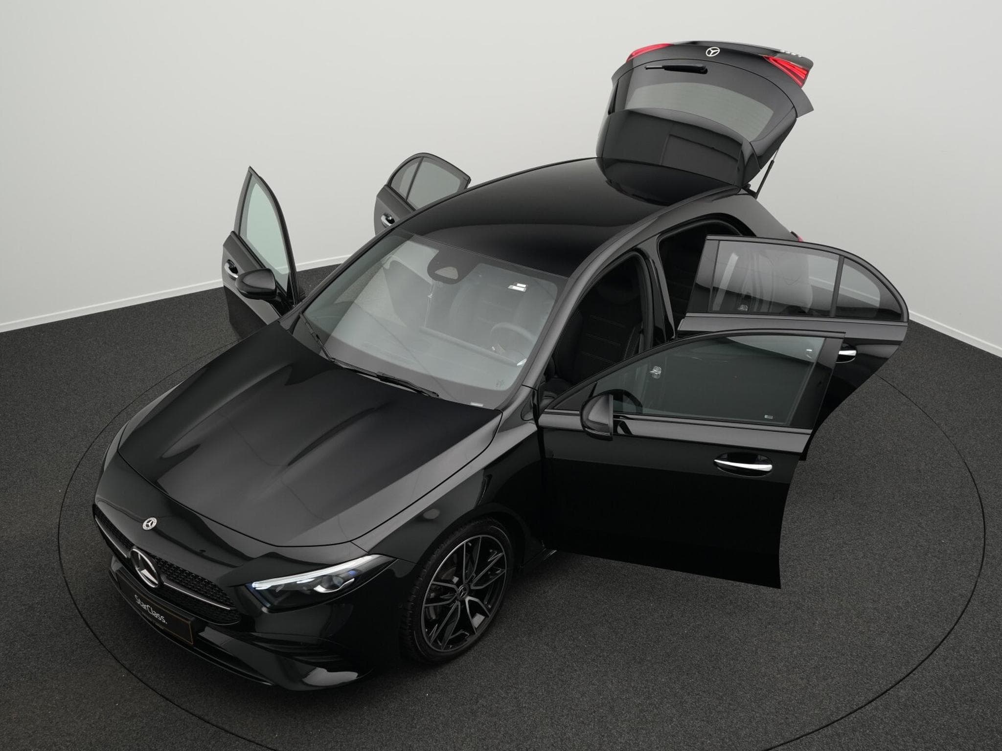 Mercedes A 200 AMG-Line Multi+Kamera+Night+19" (2025) - Photo 12