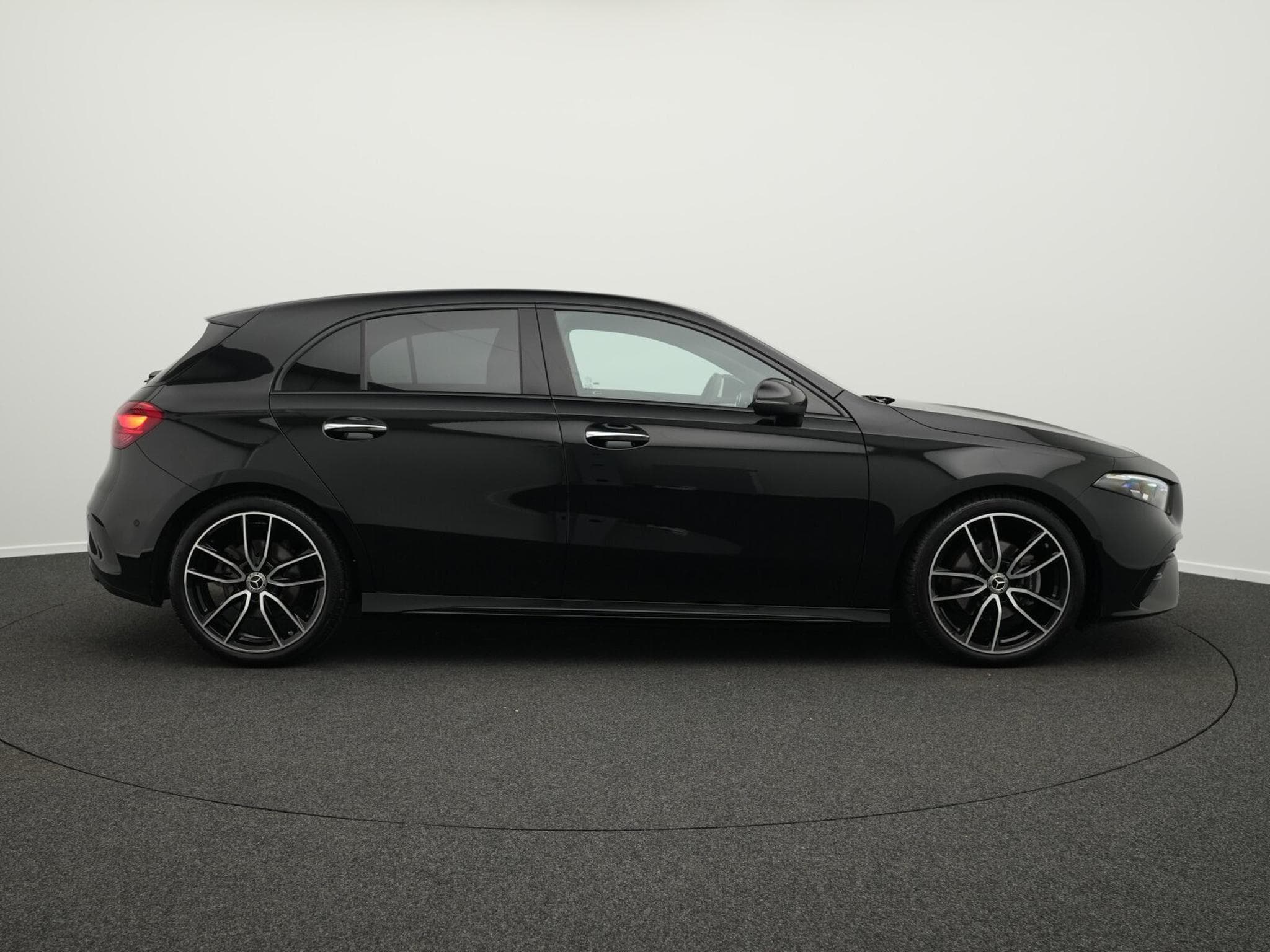 Mercedes A 200 AMG-Line Multi+Kamera+Night+19" (2025) - Photo 5