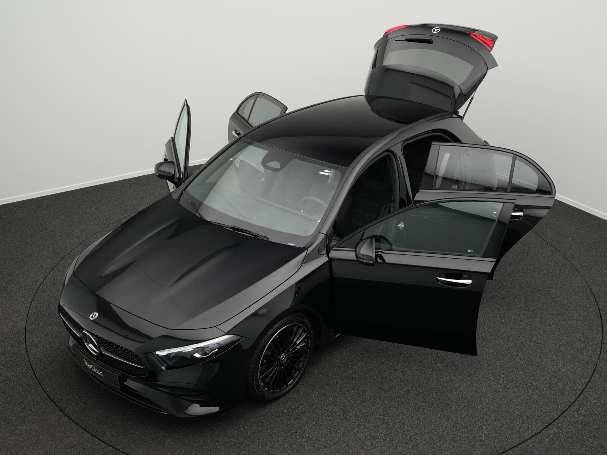 Mercedes A 200 d AMG-Line Multi+Kamera+Night+19" (2025) - Photo 12