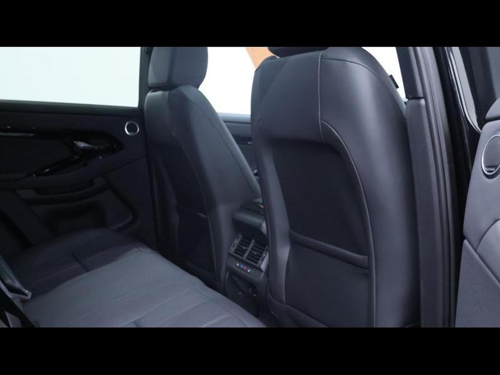 Land-Rover Range Rover Evoque D165 (2026) - Photo 13