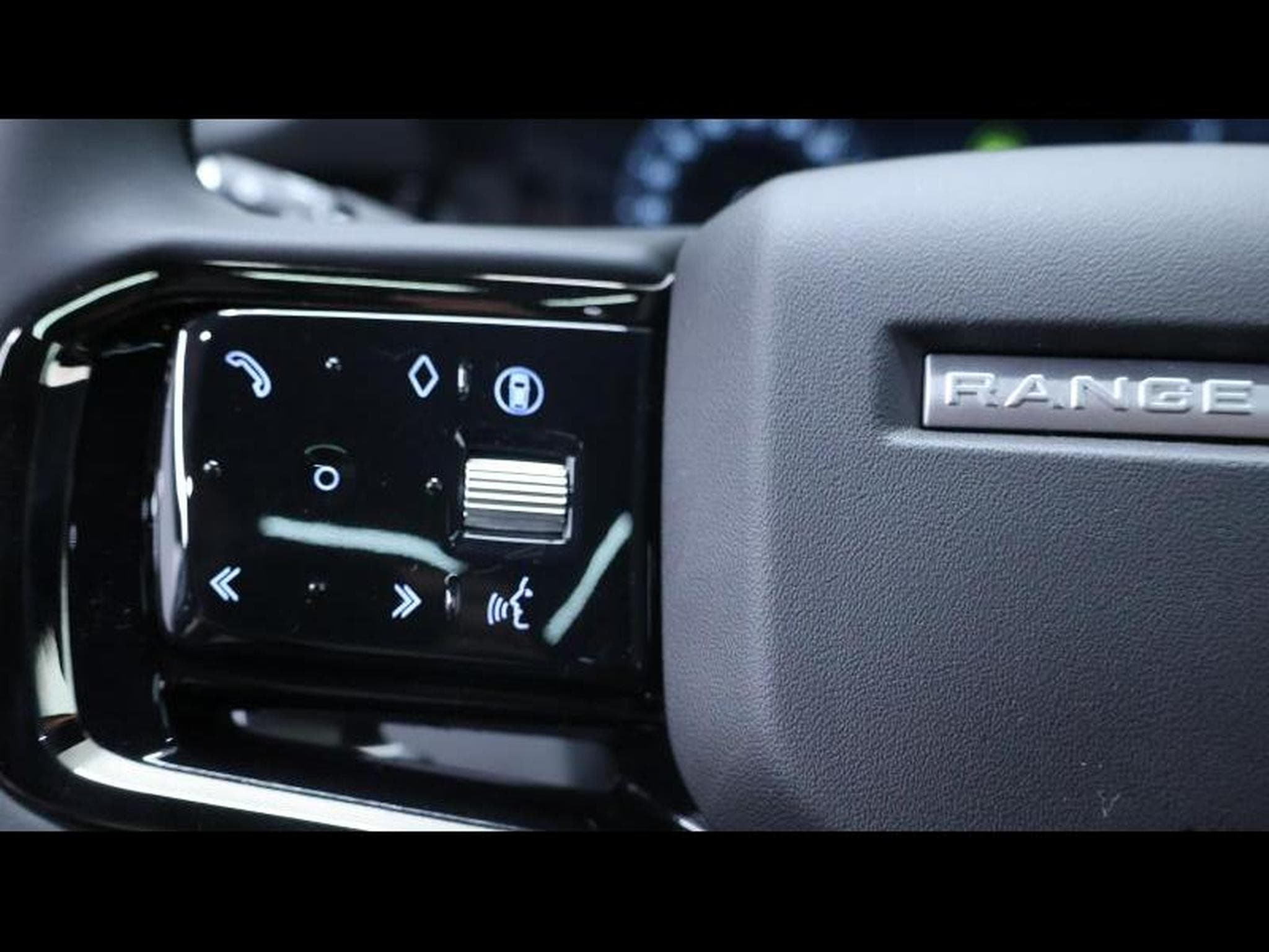 Land-Rover Range Rover Evoque D165 (2026) - Photo 17