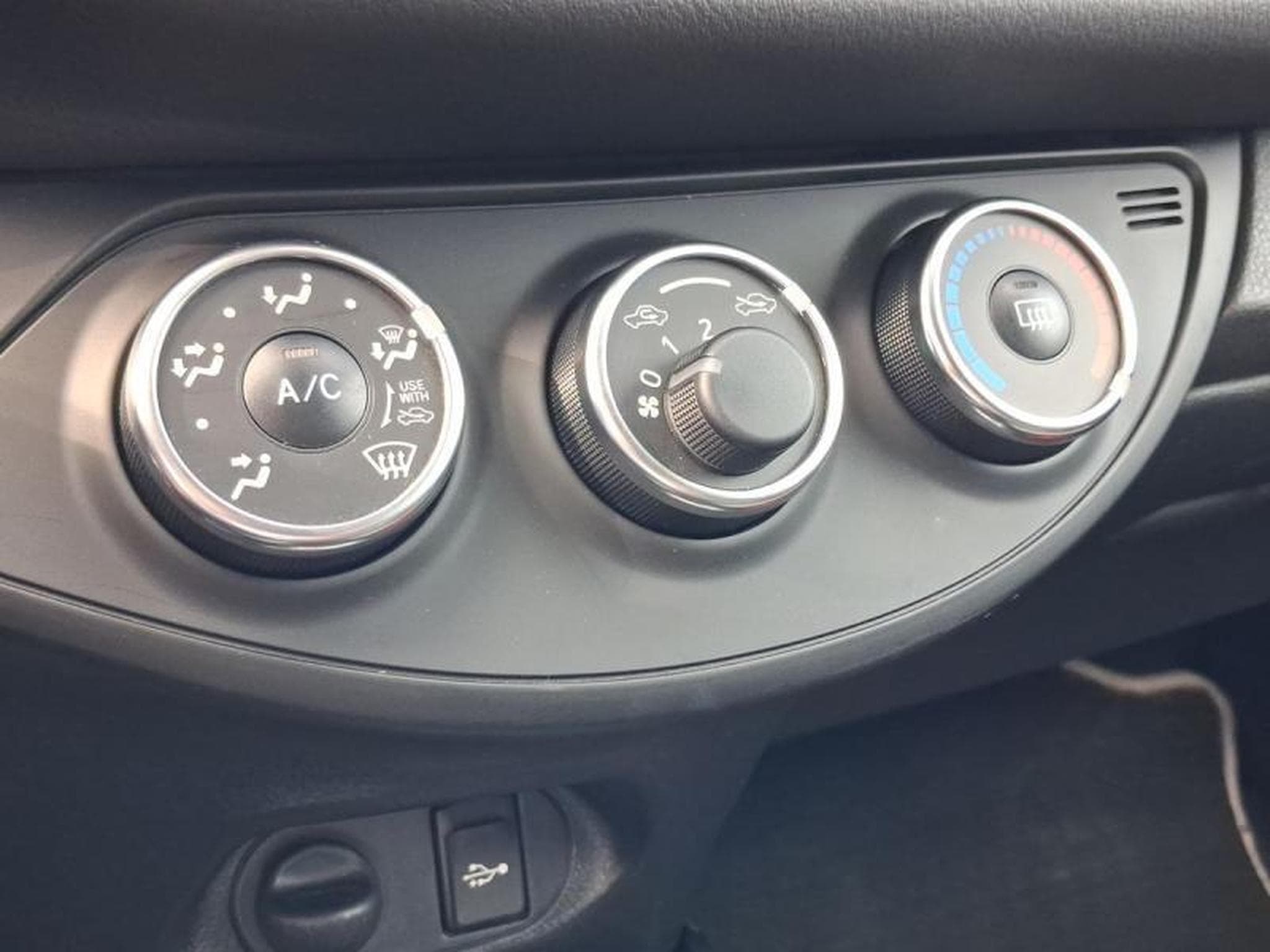 Toyota Yaris Y20 (2019) - Photo 16