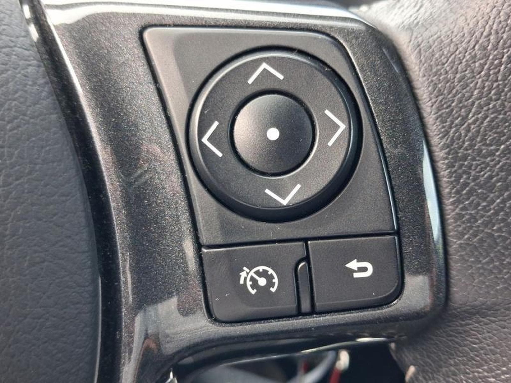 Toyota Yaris Y20 (2019) - Photo 24