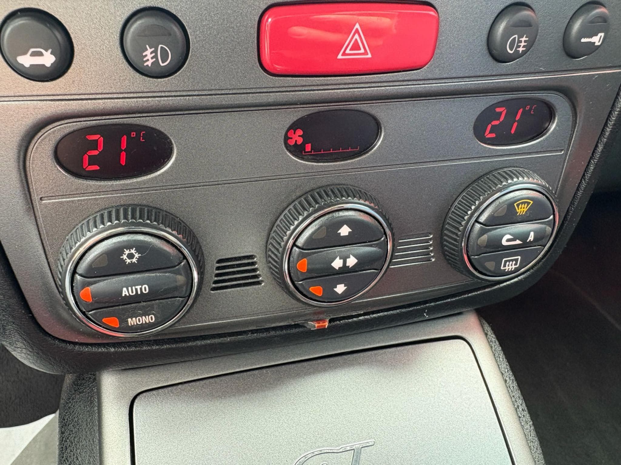 Alfa-Romeo GT 2.0 150 CV DIESEL (2007) - Photo 15