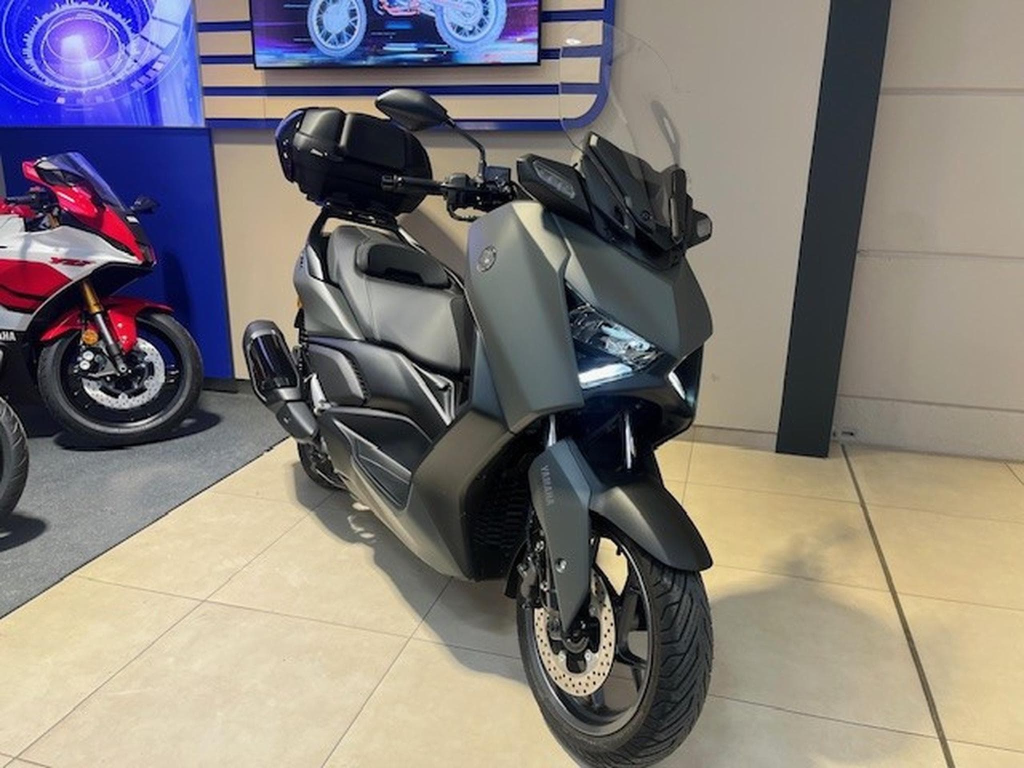 Yamaha X-Max (2025) - Photo 1