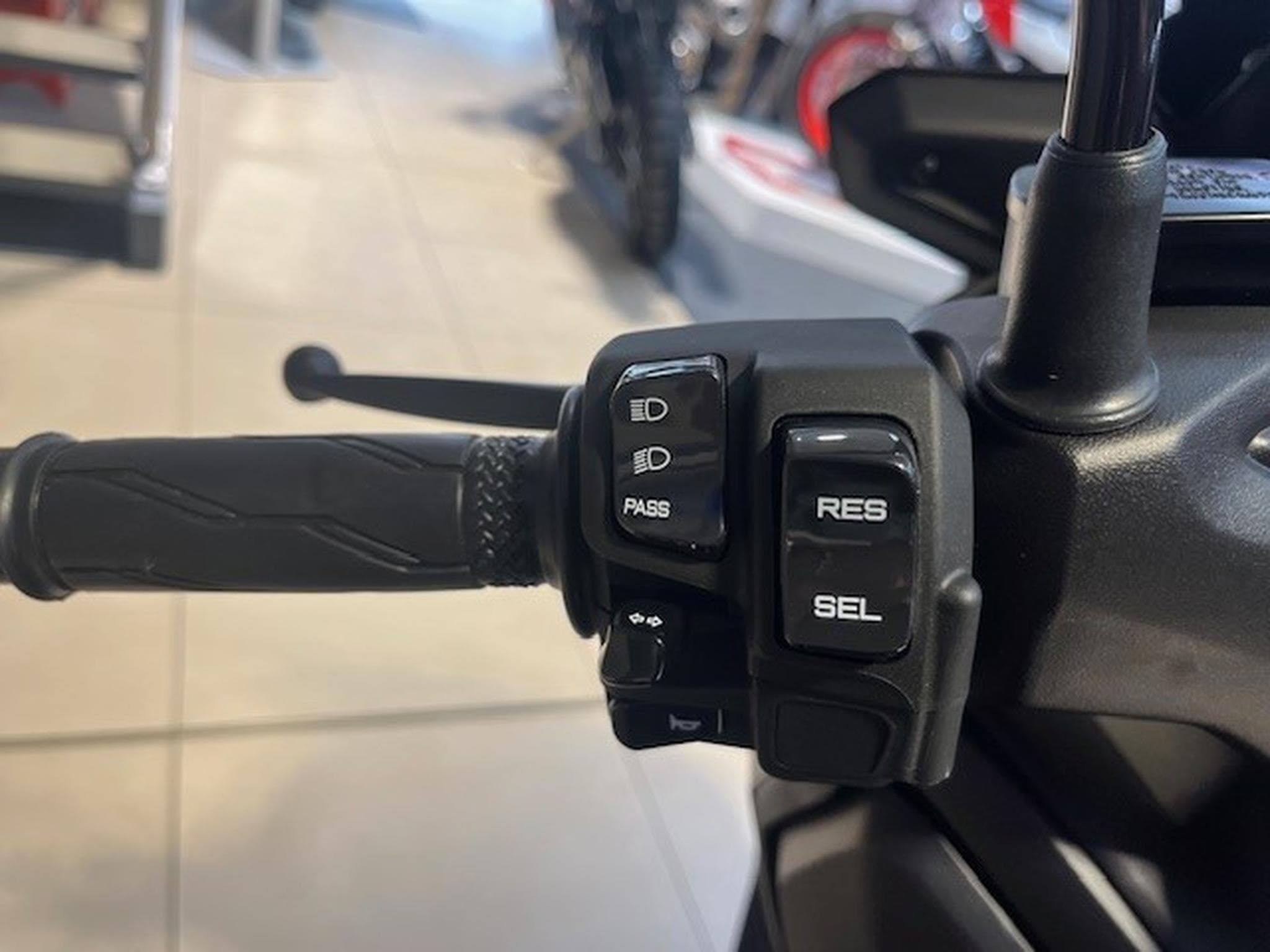Yamaha X-Max (2025) - Photo 11